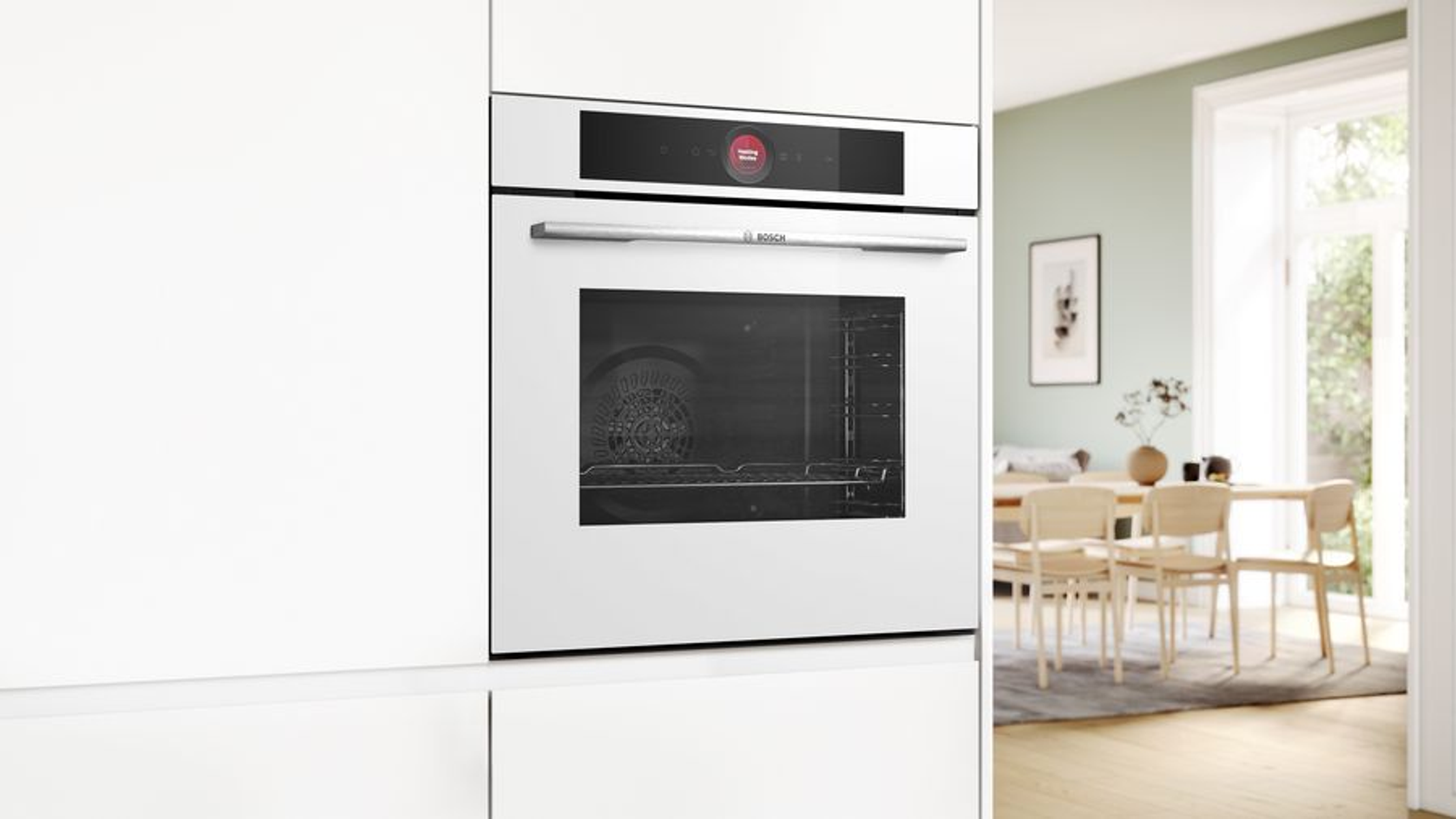 Se muestra un horno empotrado blanco, con un diseño moderno y un panel de control táctil.