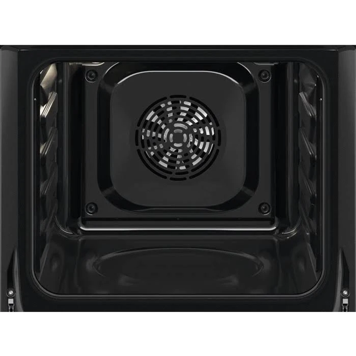 Forno aperto con display e comandi.