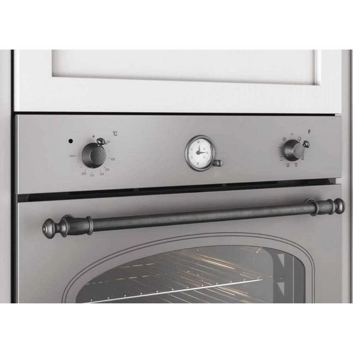 Pannello comandi forno in acciaio inox con orologio, gradi e manopole.