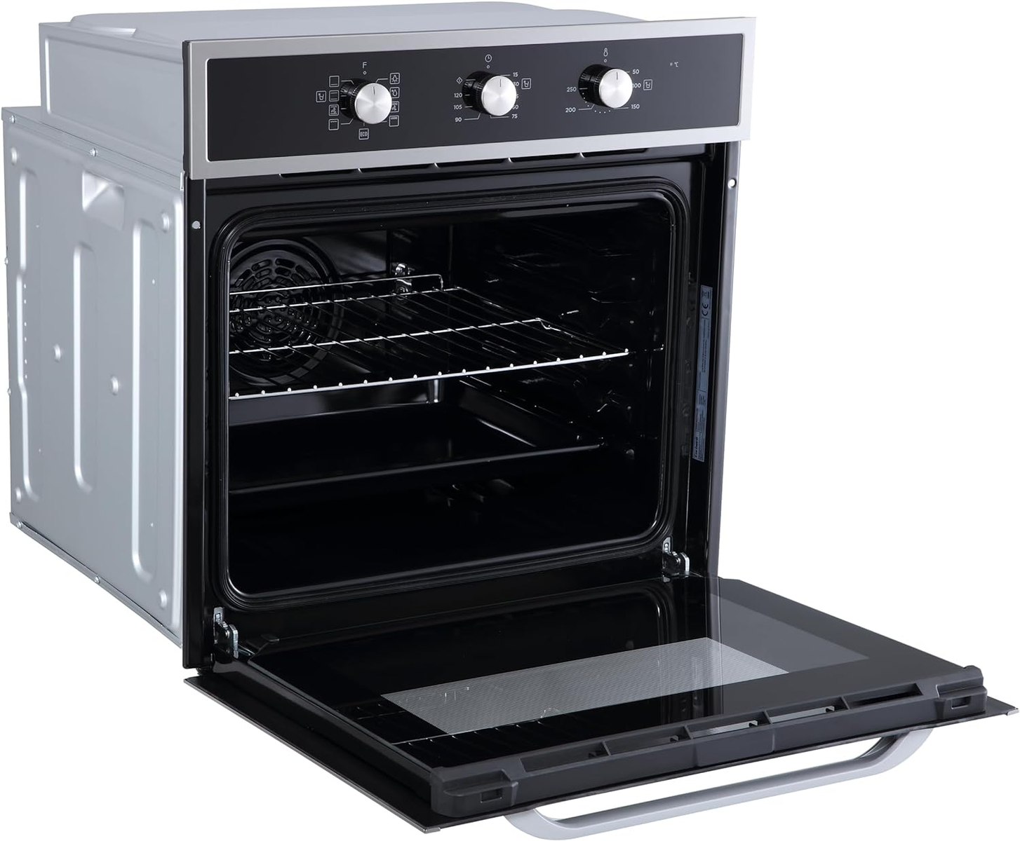 Un horno con la puerta abierta, mostrando el interior, detalles en acero inoxidable y negro.