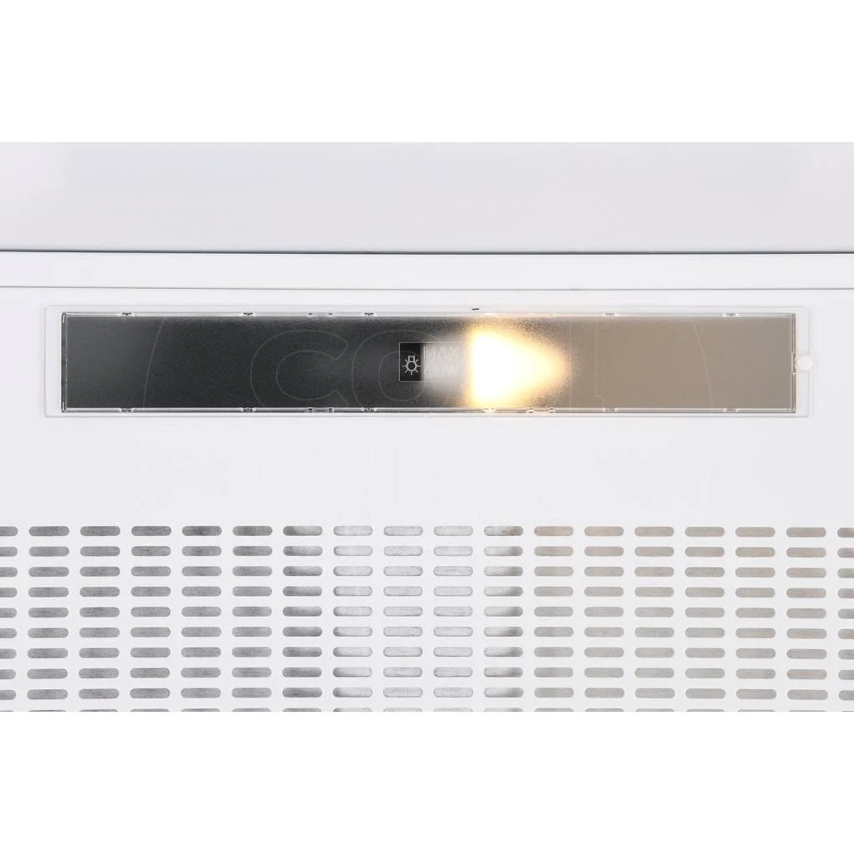 Primer plano de un electrodoméstico de cocina blanco con una tira de iluminación y rejillas de ventilación.