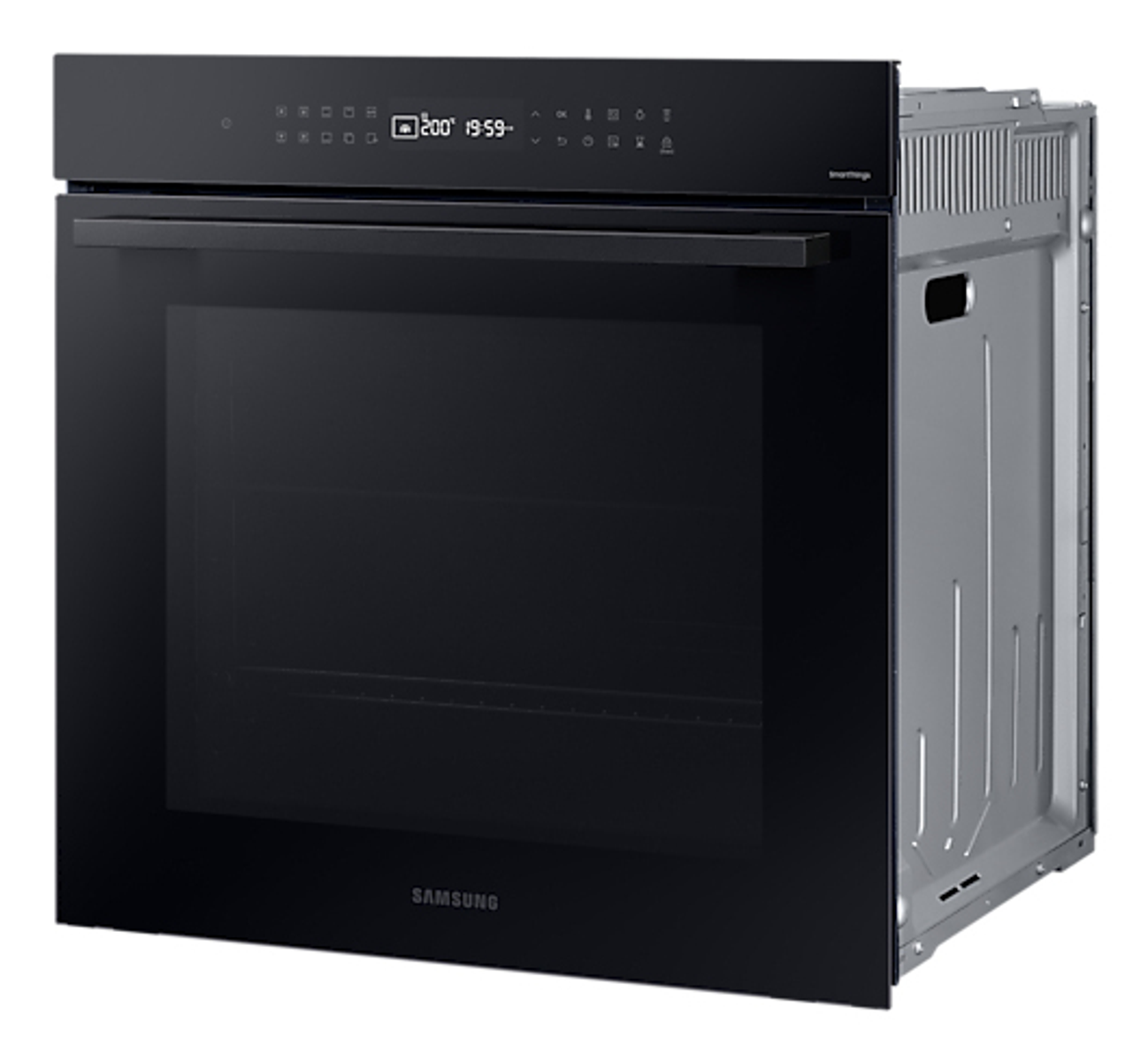 Un horno negro con pantalla digital. La puerta del horno está cerrada. El fondo es negro.