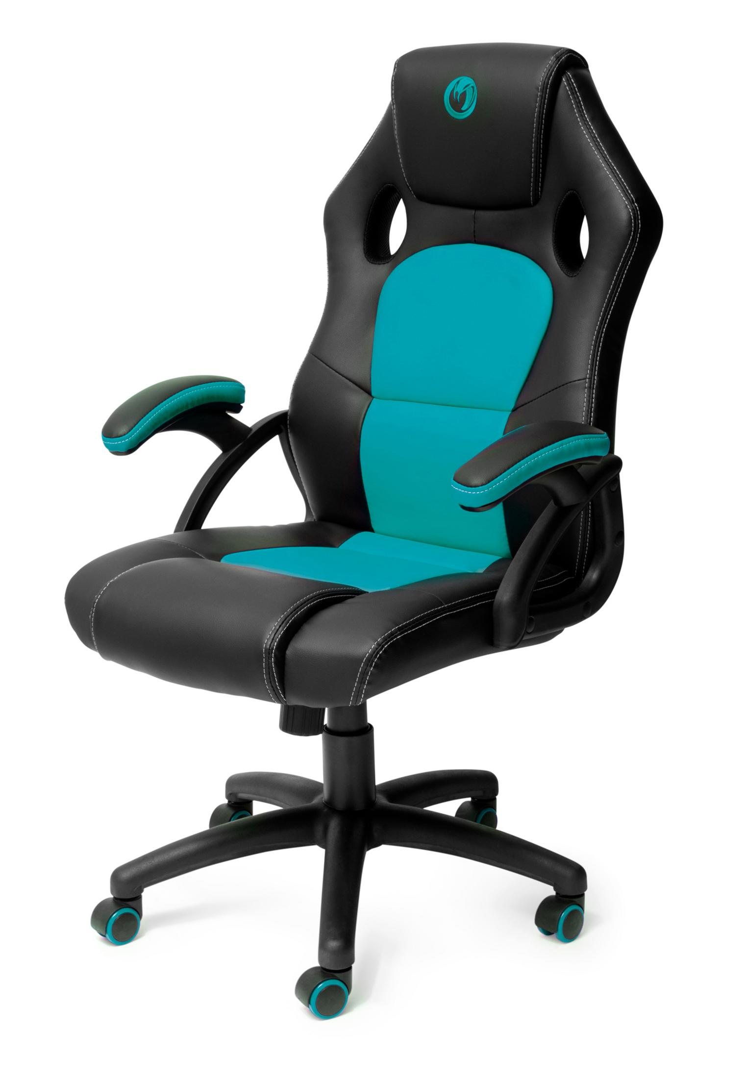Gaming-Stuhl. Schwarz und blaugrün mit weißen Nähten. Hat Räder und Armlehnen.
