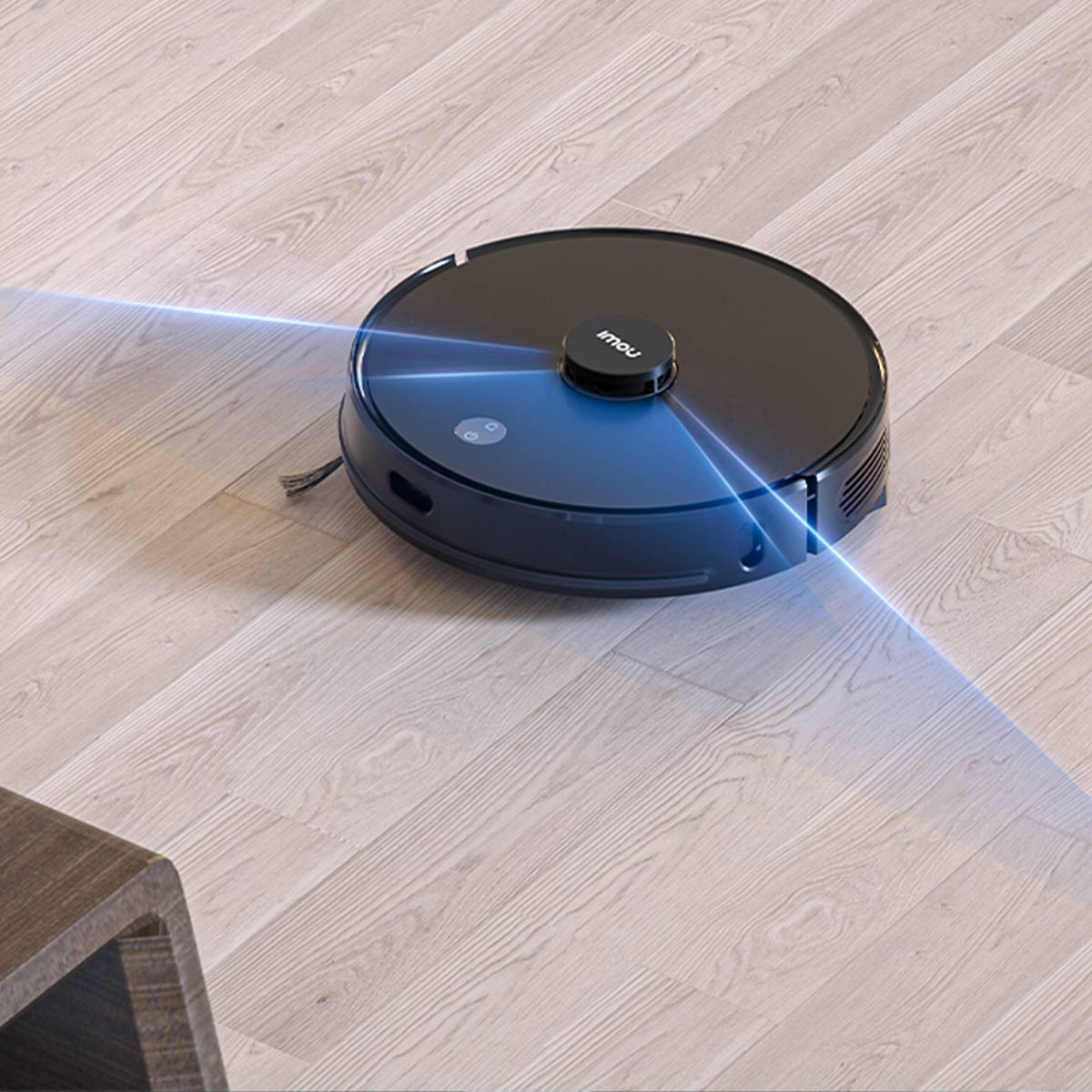Ein schwarzer Roboter-Staubsauger auf einem hellen Holzboden. Blaues Licht umreißt den zu reinigenden Bereich.