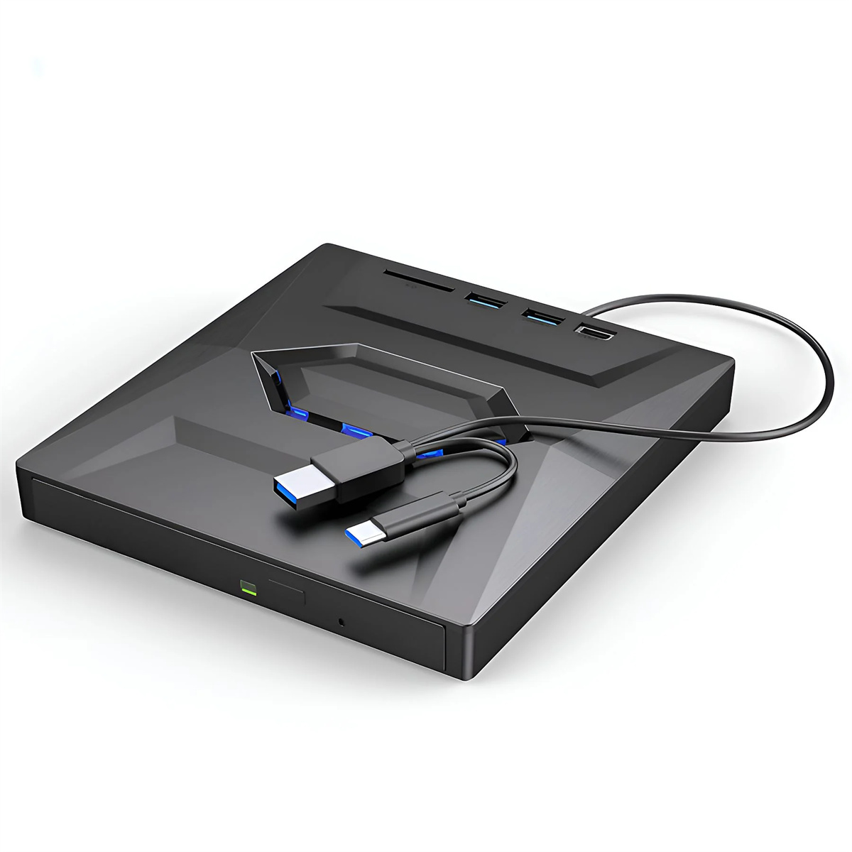 Ein schwarzes Gerät mit mehreren Anschlüssen und einem angeschlossenen USB-Kabel auf weißem Hintergrund.