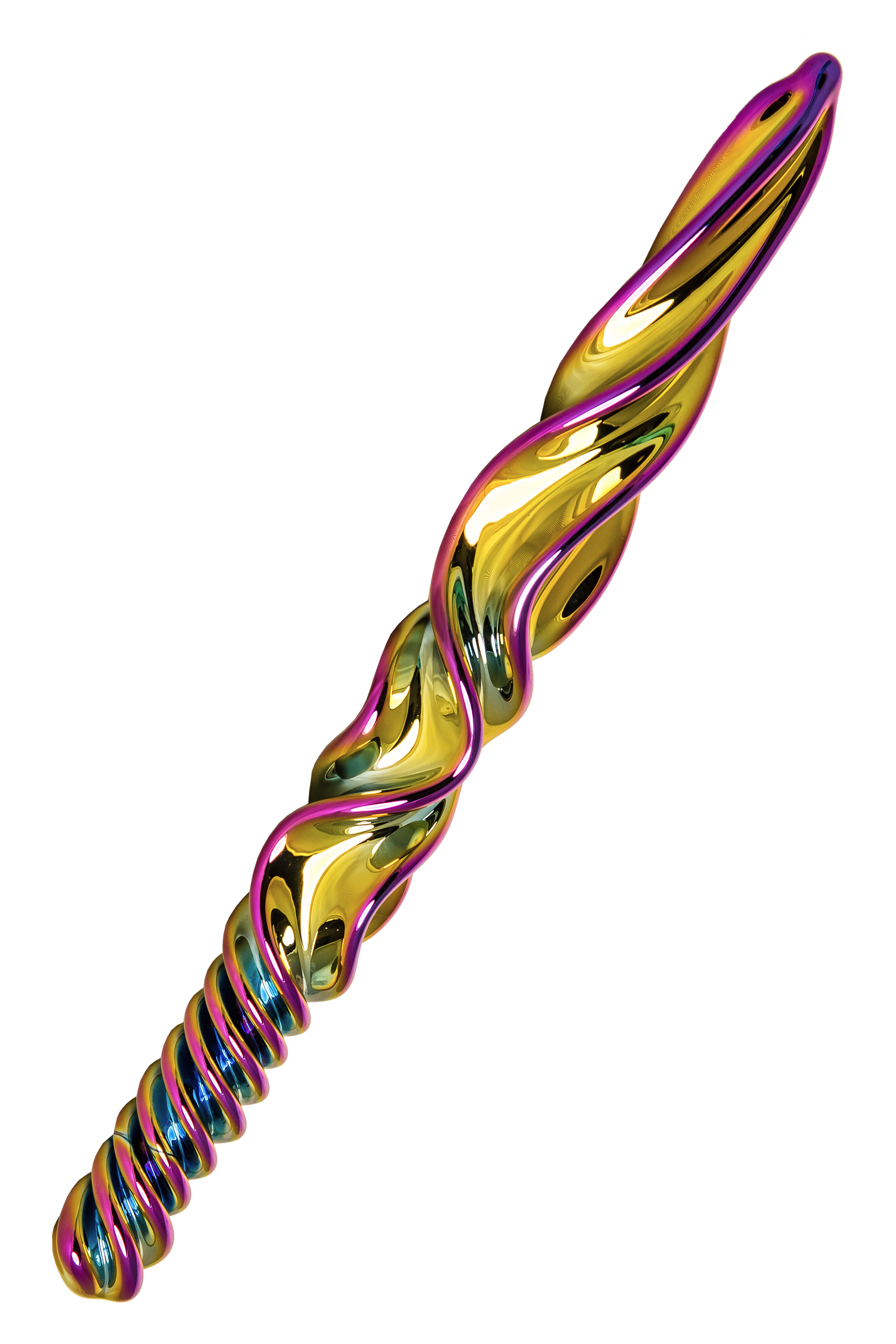 Verdrehter, schillernder, metallischer Zauberstab. Er hat einen spiralförmigen, goldenen Körper mit violetten Kanten, auf weißem Hintergrund.