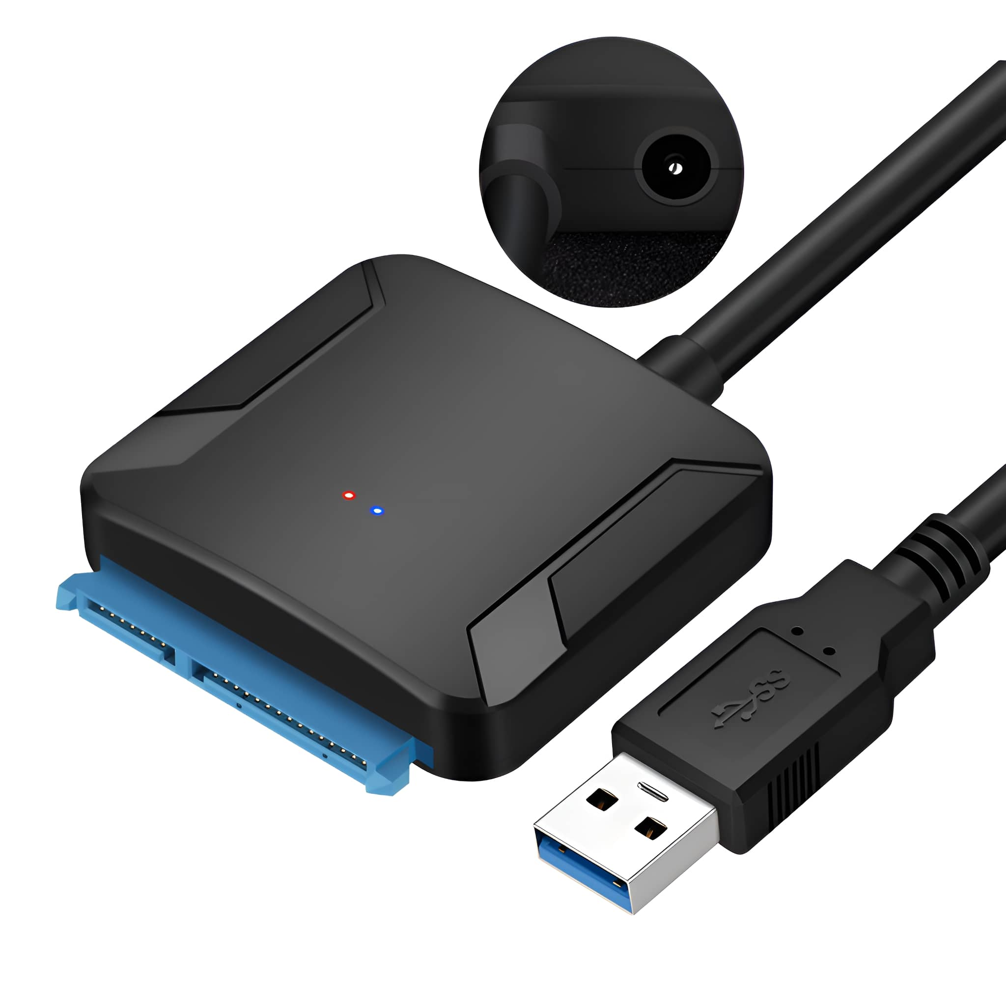 Schwarzer SATA-zu-USB-Adapter mit blauem Stecker, USB-Anschluss und Stromeingang, isoliert auf Weiß.