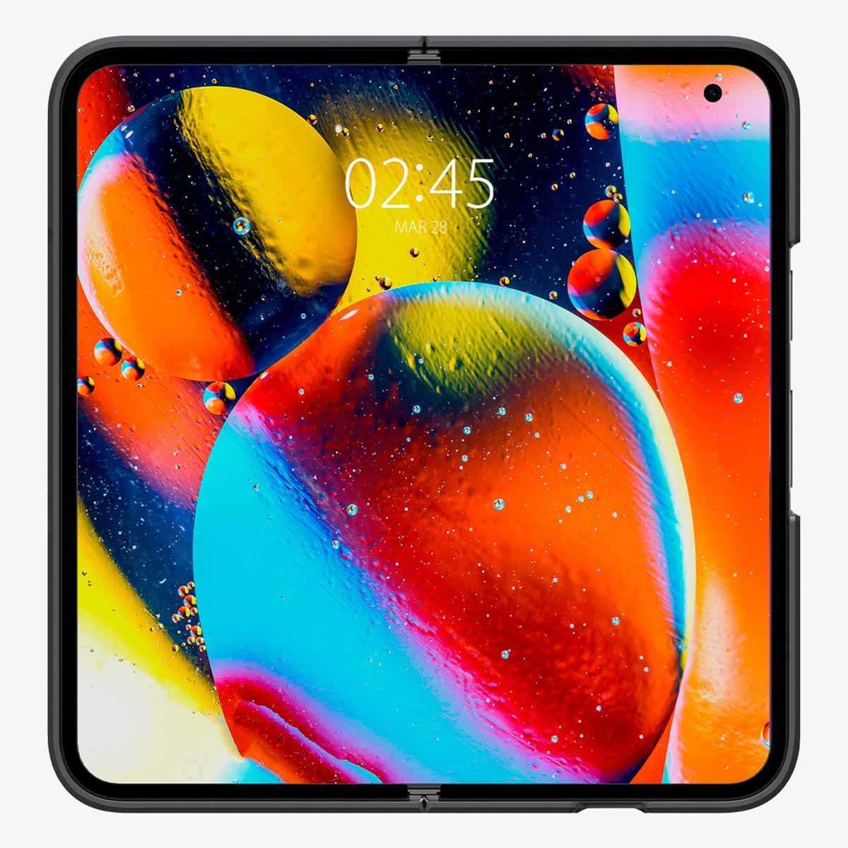 Schermo di smartphone con bolle astratte colorate di olio e acqua. L'ora è visualizzata.