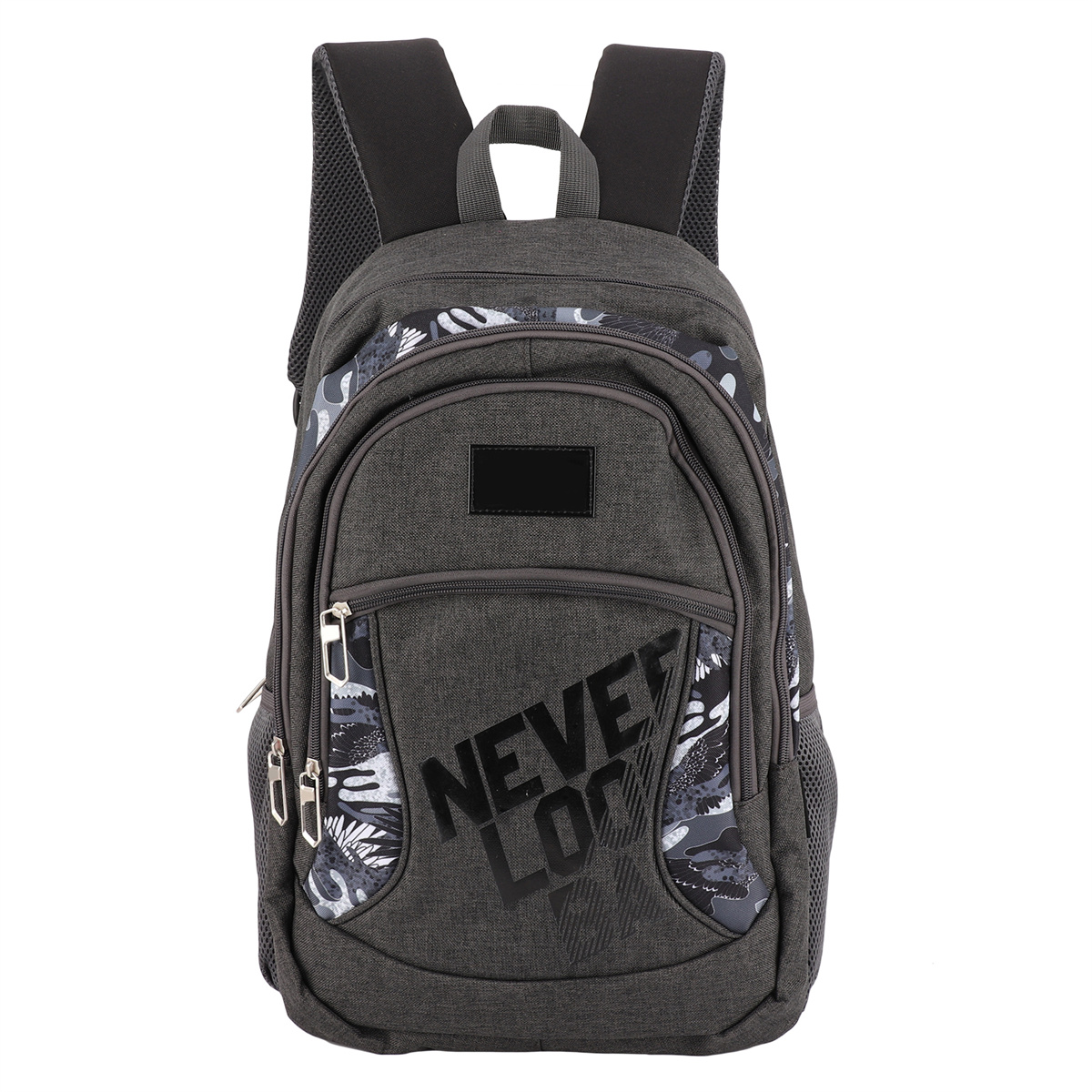 Ein grauer Rucksack mit den Worten 'NEVER LOSE' und einem Tarnmuster.