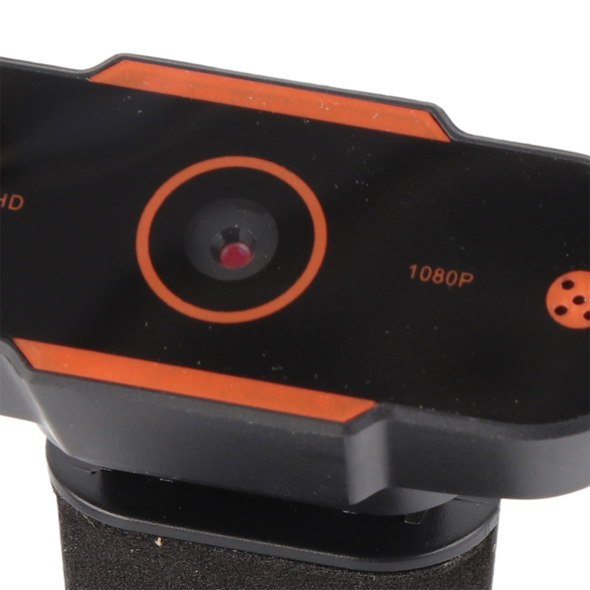 Nahaufnahme einer Webcam mit orangefarbenem Rahmen und roter Linse. Die Webcam ist schwarz.