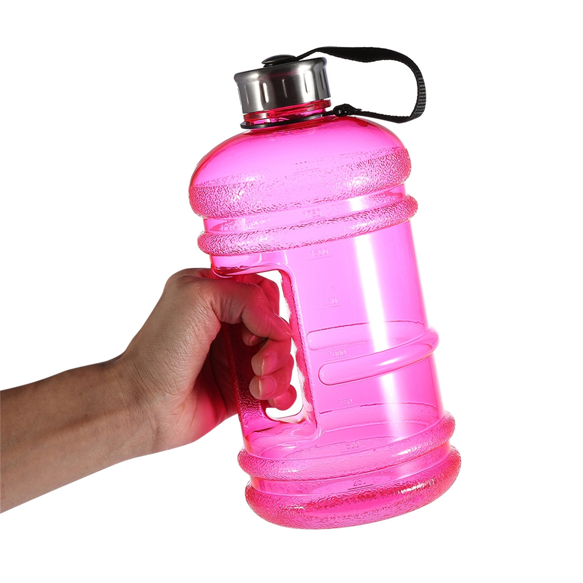 Rosa Wasserflasche mit Griff. Klarer Kunststoff, geriffeltes Design. Hand hält den Griff.
