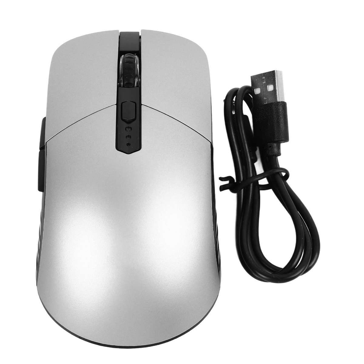 Eine silberne kabellose Maus mit schwarzen Akzenten, einem Scrollrad und einem USB-Kabel.