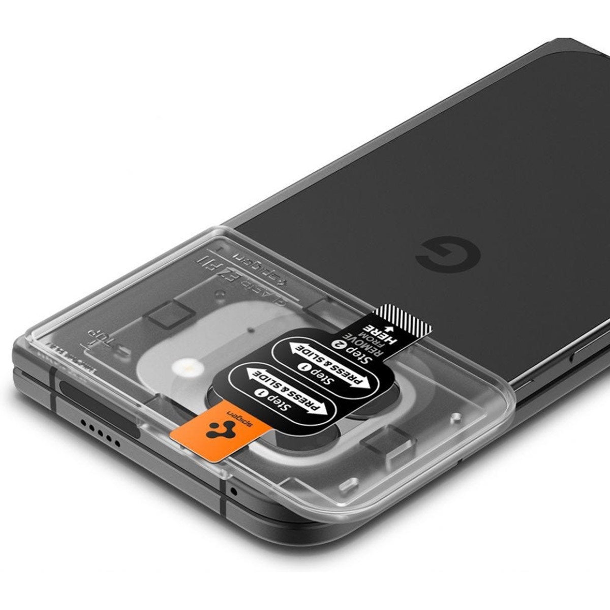Telefono con protezione schermo applicata. La protezione è trasparente con cornice nera. Logo Google visibile.