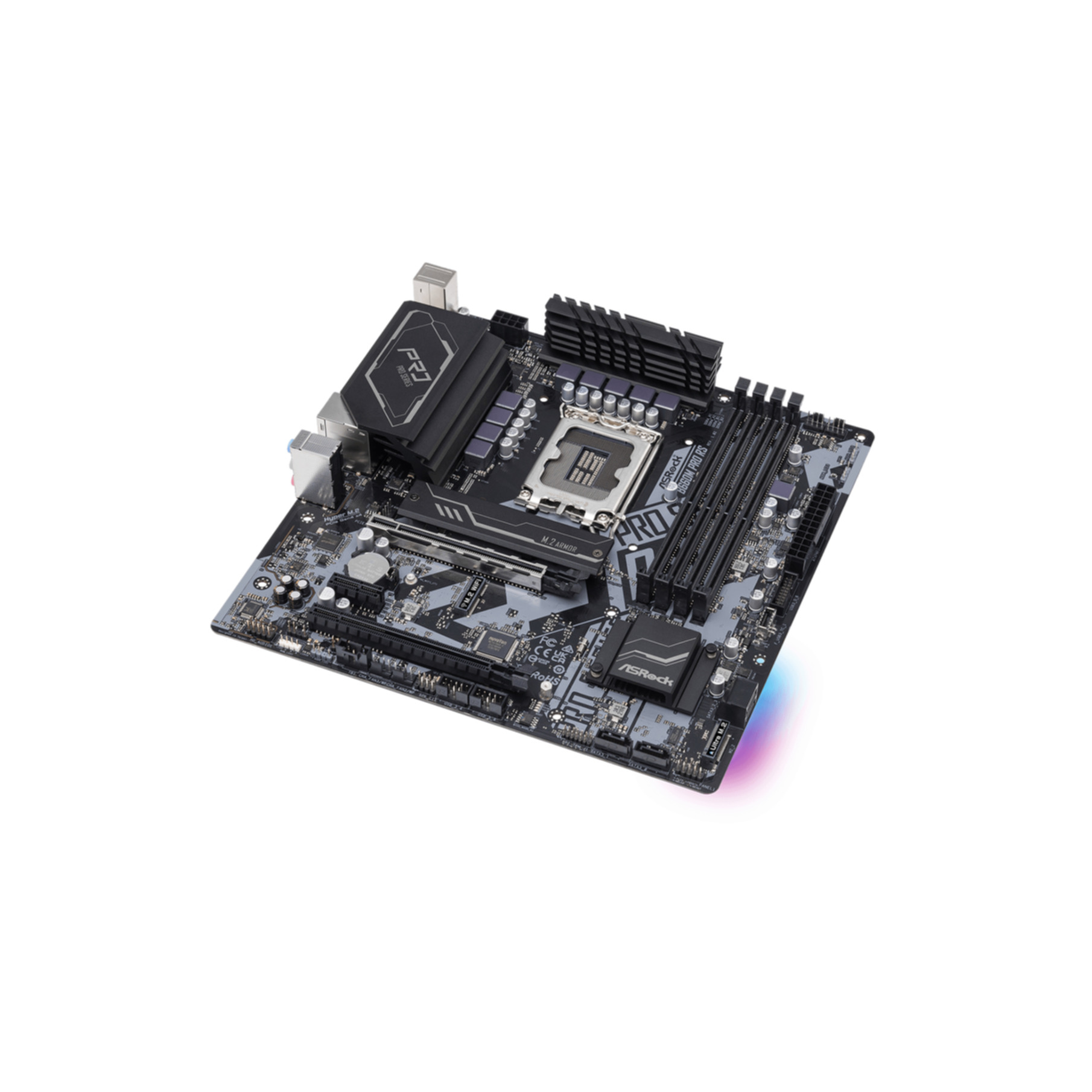 Scheda madre con componenti, vista angolata. CPU, slot RAM e vari connettori visibili.