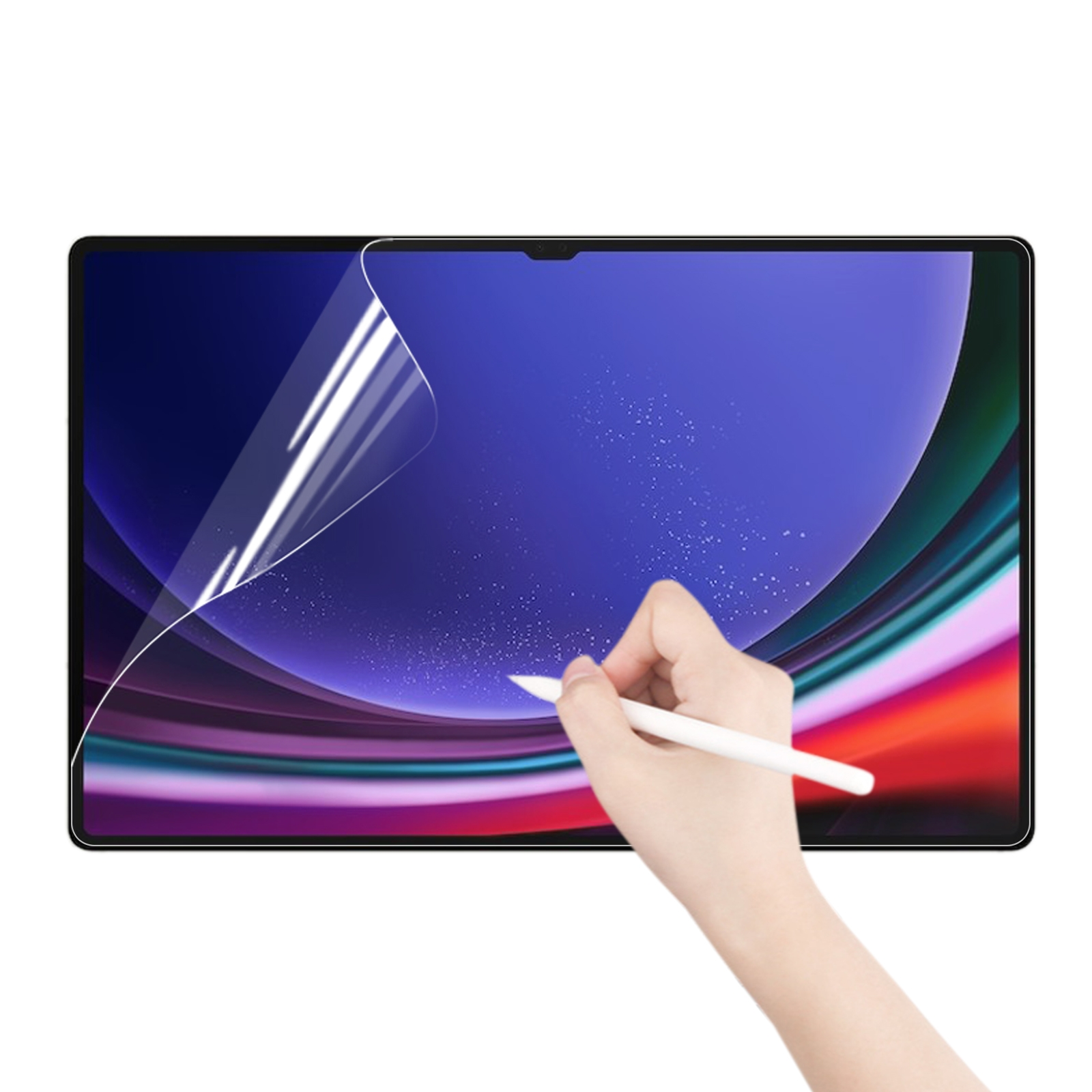 Eine Hand, die einen weißen Stift über einem Tablet-Bildschirm hält, auf den eine Displayschutzfolie aufgetragen wird.