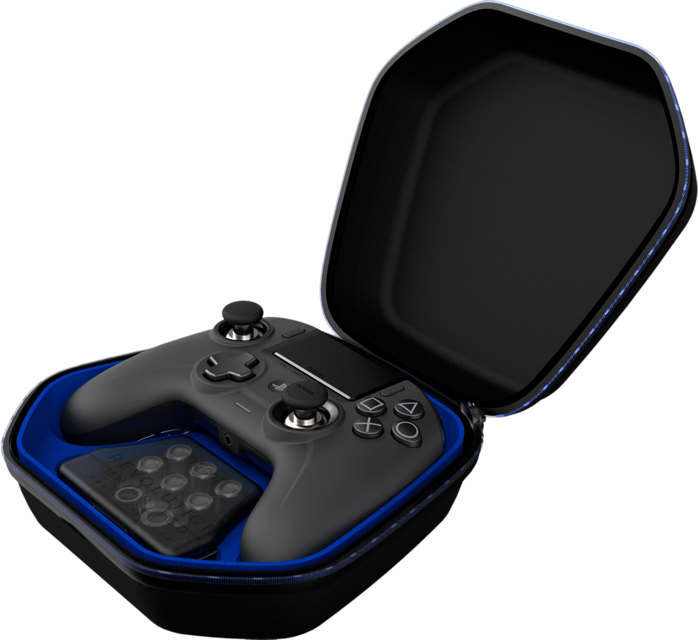 Mando de juego negro en un estuche de transporte negro abierto con interior azul.