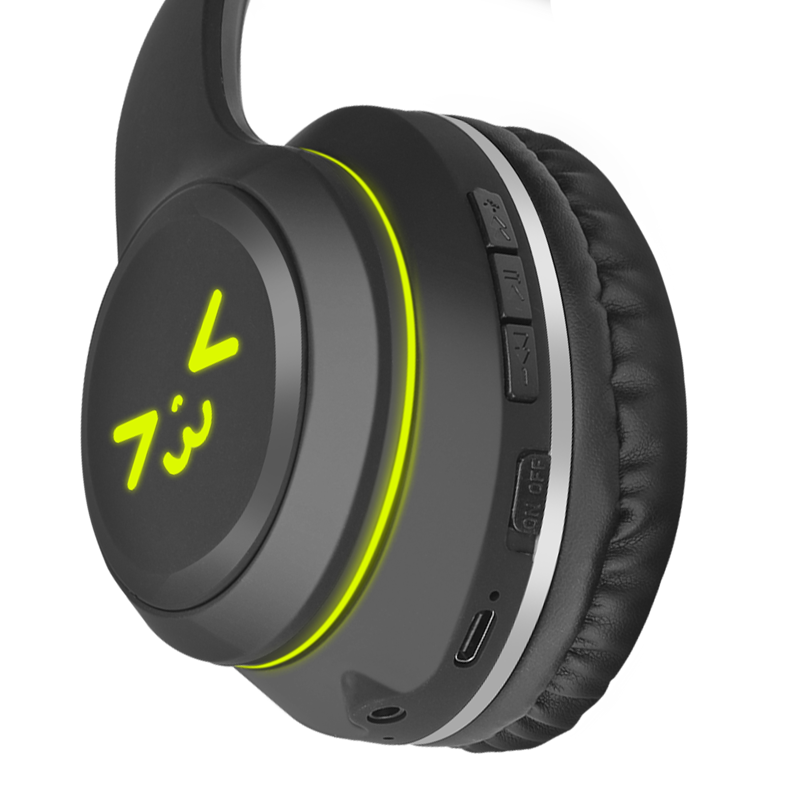 Casque noir avec des accents vert néon. Le casque possède des boutons et un port de charge.