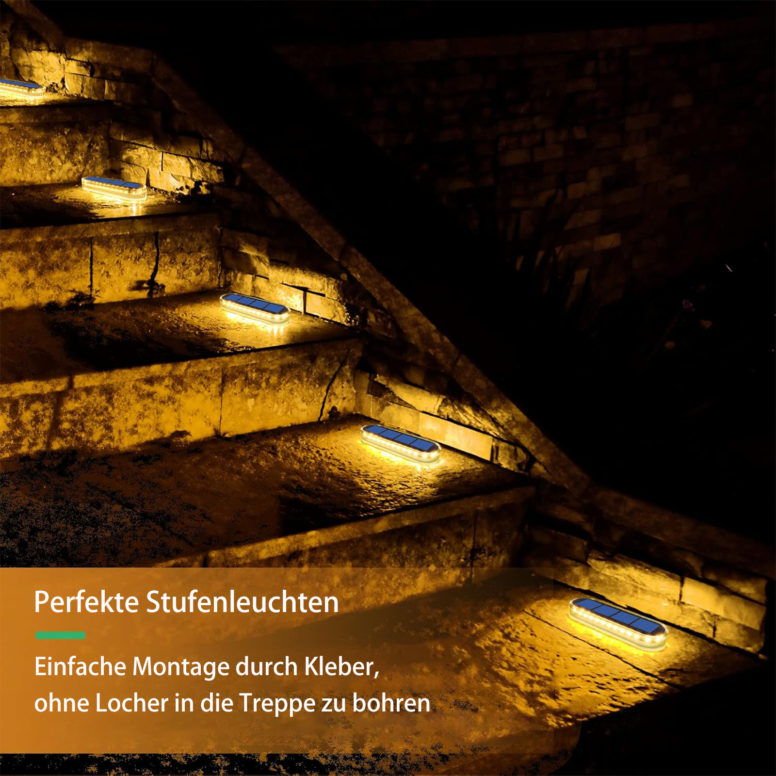 Außentreppe mit Solarleuchten auf jeder Stufe bei Nacht, die Stufen beleuchten.