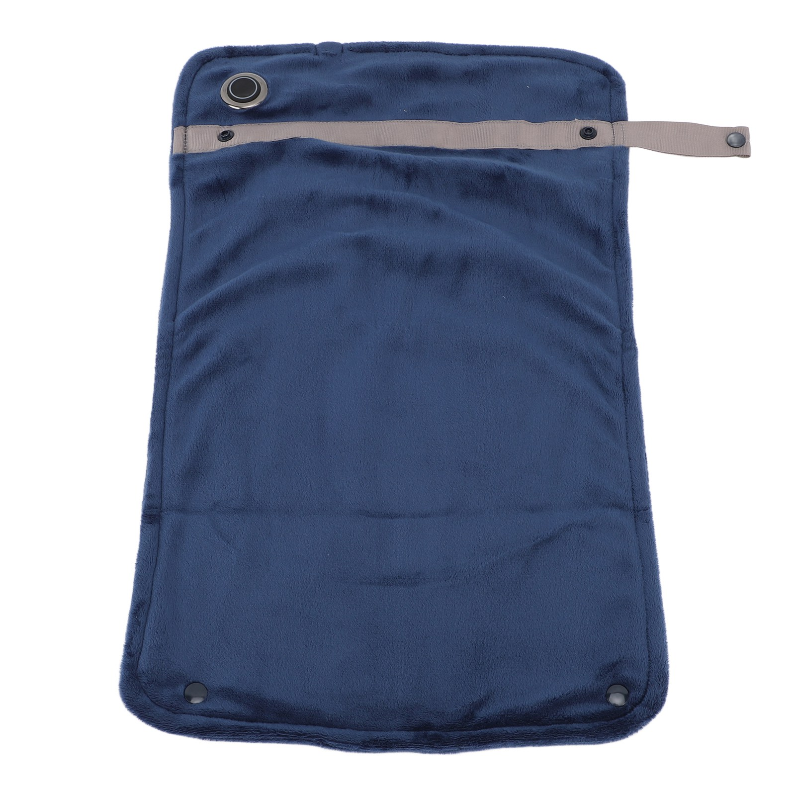 Dunkelblaue Decke mit Tasche und grauem Riemen mit Druckknöpfen. Weißer Hintergrund.