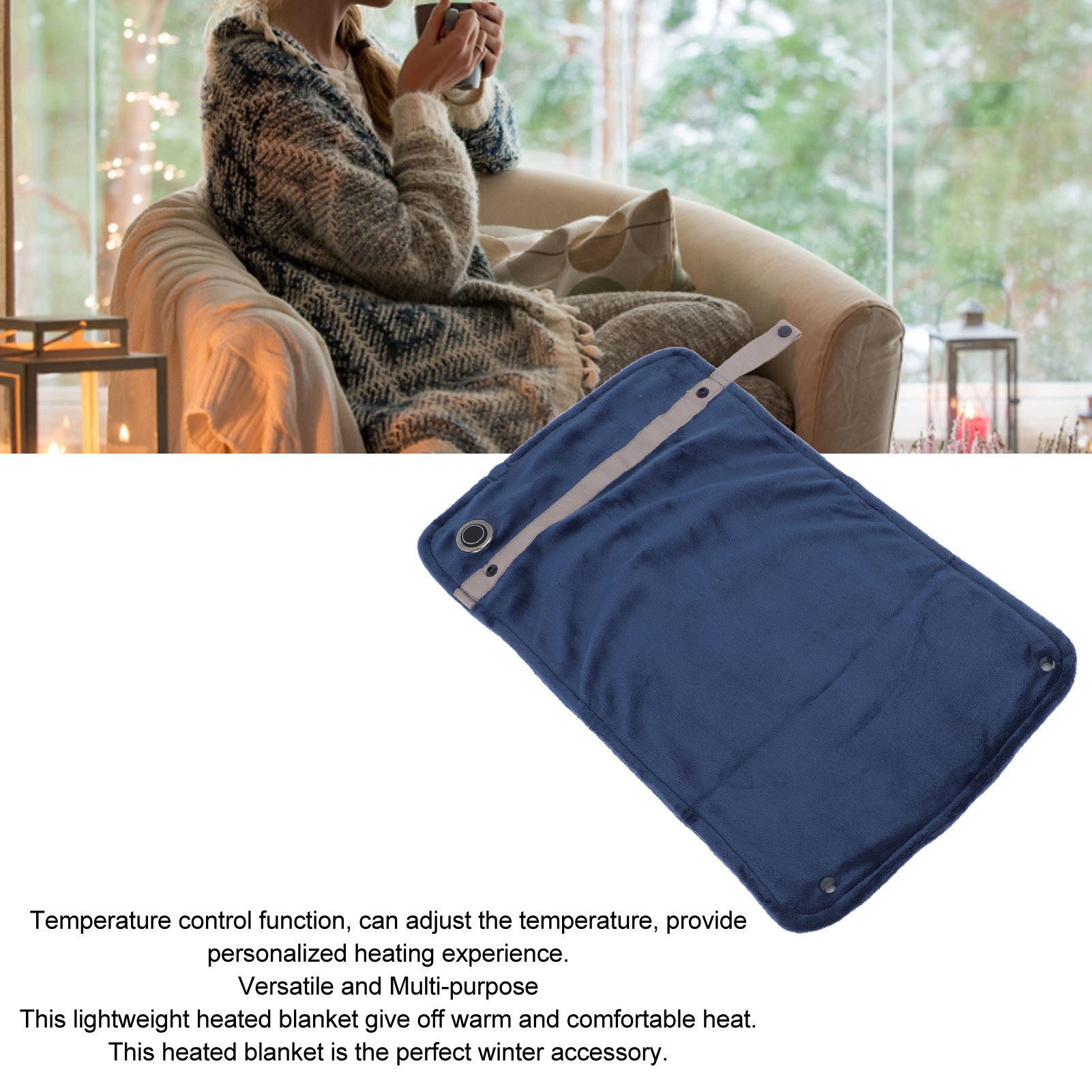 Eine blaue Heizdecke in einer Umgebung, im Hintergrund hält eine Frau eine Tasse.