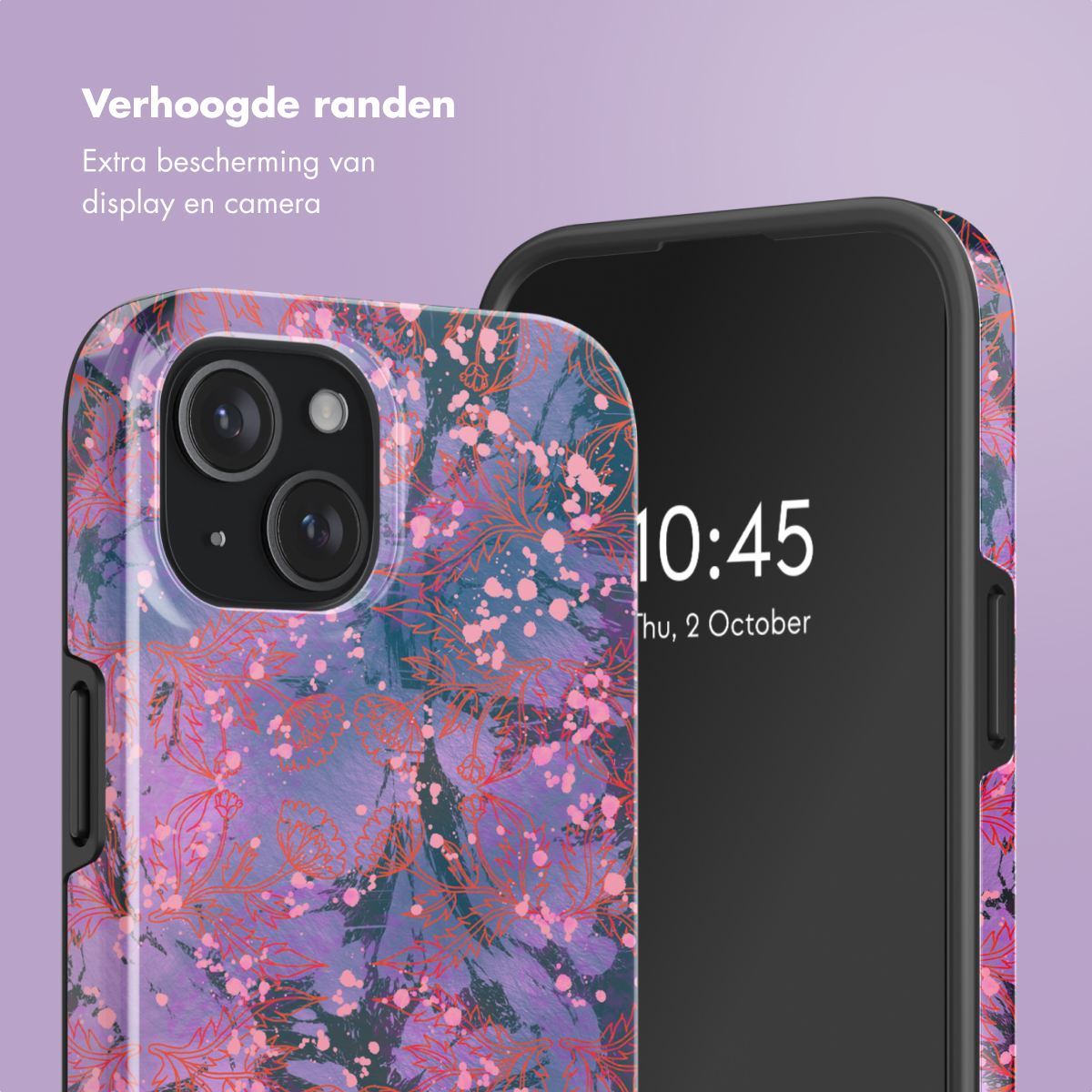 Telefoonhoesje met bloemenpatroon, telefoonscherm met tijd, paarse achtergrond.