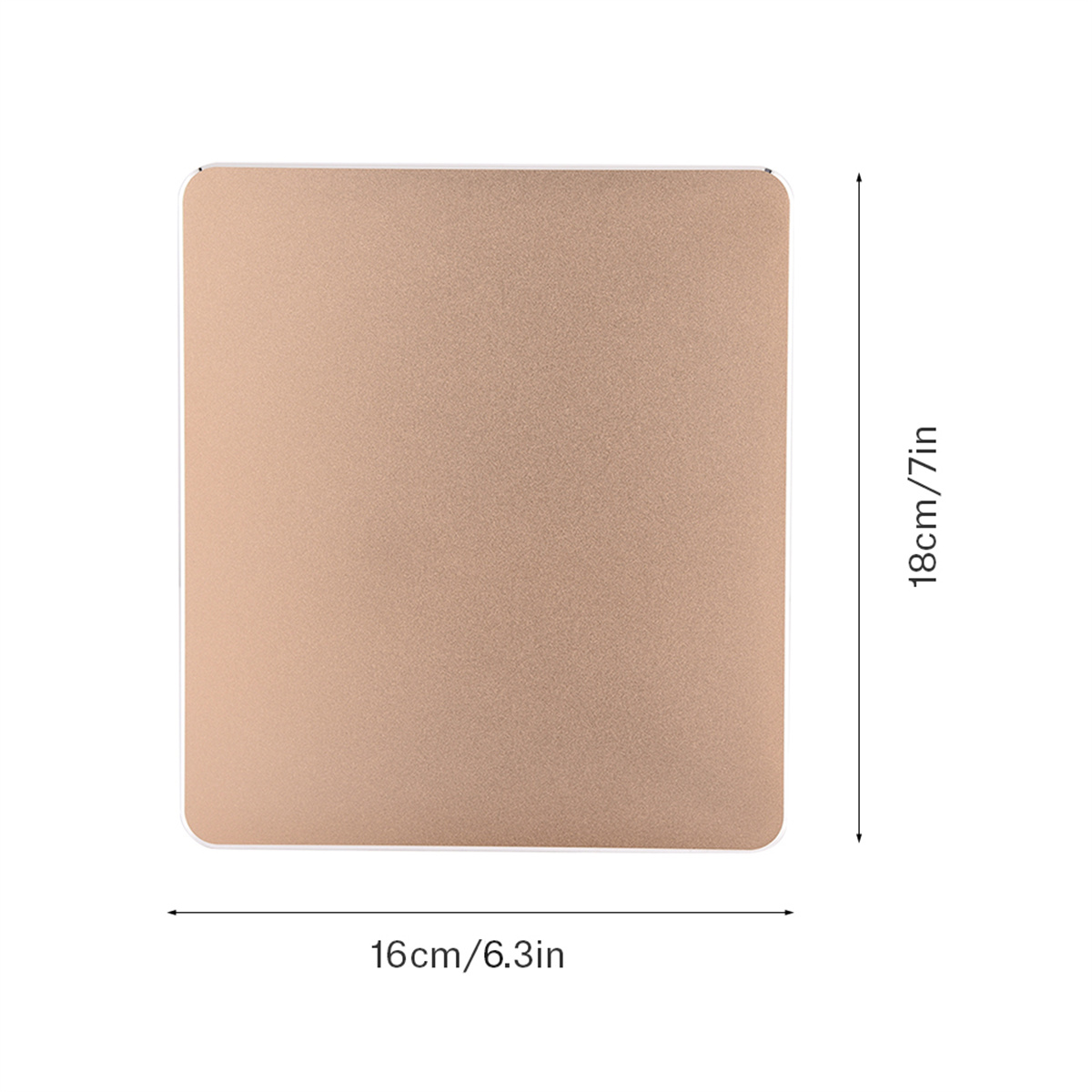 Ein goldfarbenes Quadrat mit den Abmessungen 16 cm/6,3 Zoll und 18 cm/7 Zoll.