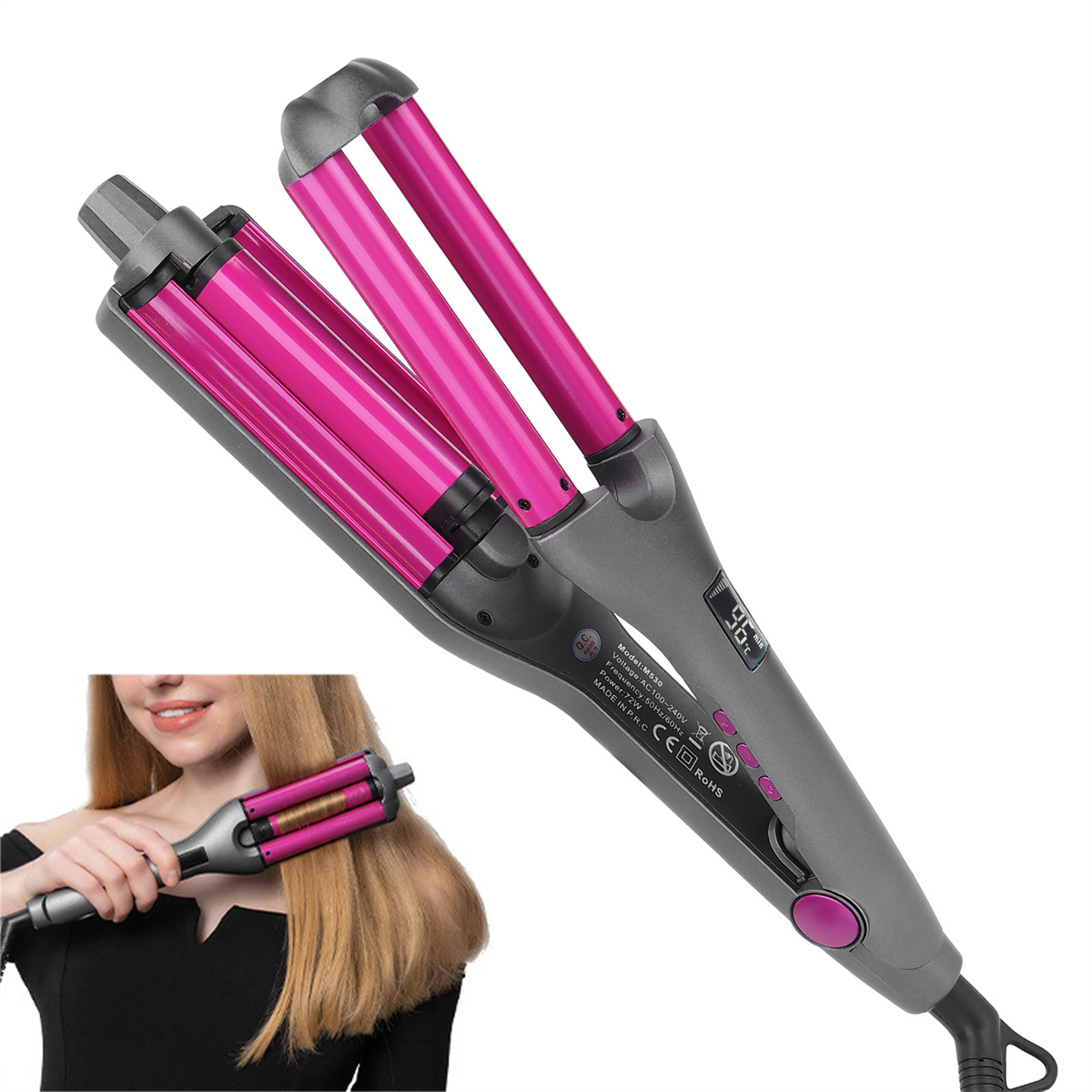 Ein Haarwelleneisen mit rosa Heizplatten, einem grauen Griff und der Hand einer Frau, die es hält.