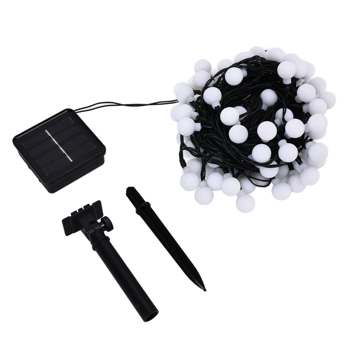 Solarpanel und Lichterkette. Weiße Kugellichter. Schwarze Stützstücke.