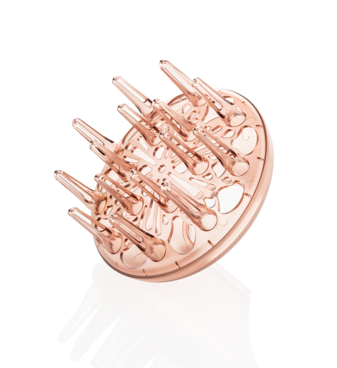 Różowo-złota nakładka do suszarki do włosów na białej powierzchni, widok z góry.