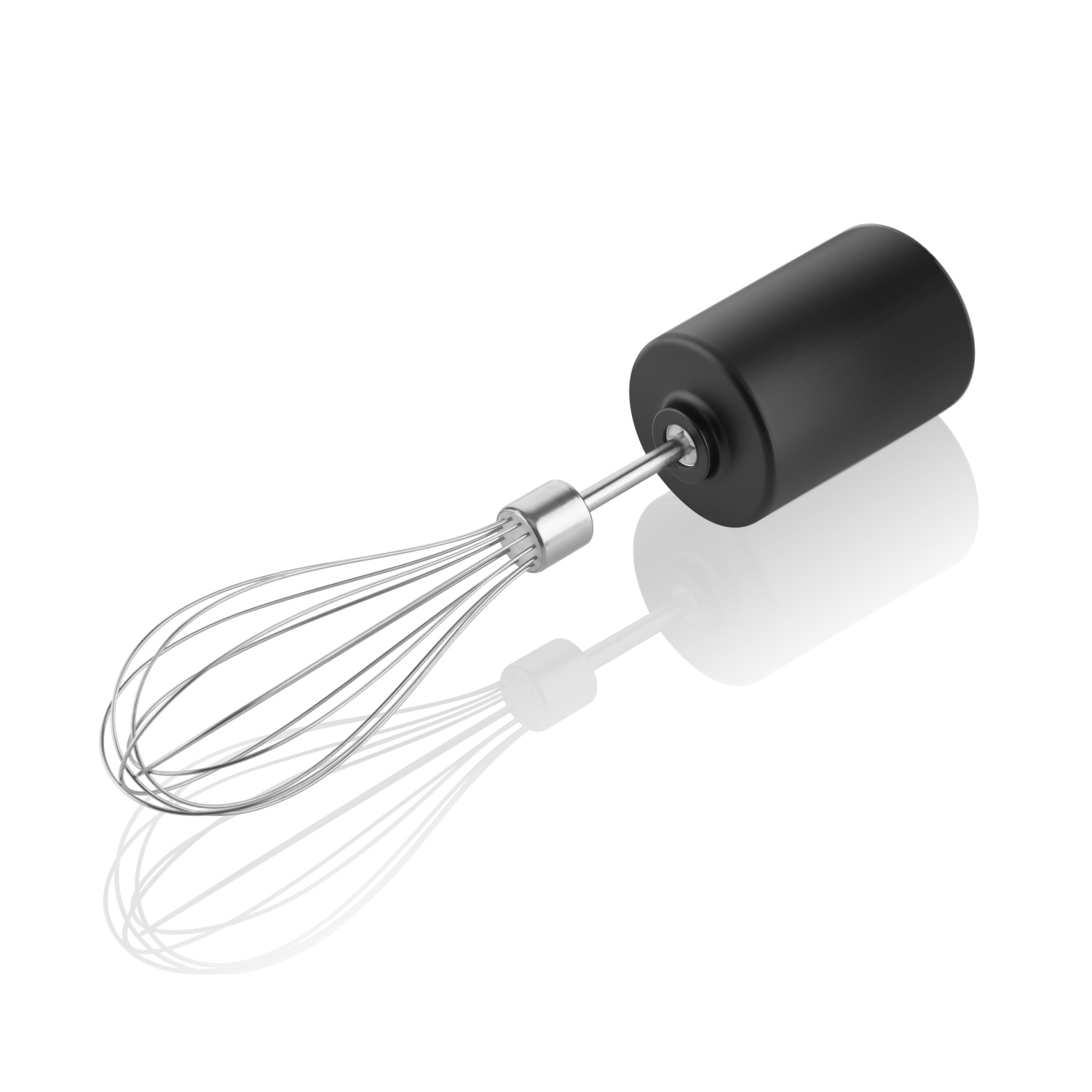 Schwarzer Schneebesen-Aufsatz für einen Handmixer. Silberne Drähte, weißer Hintergrund.