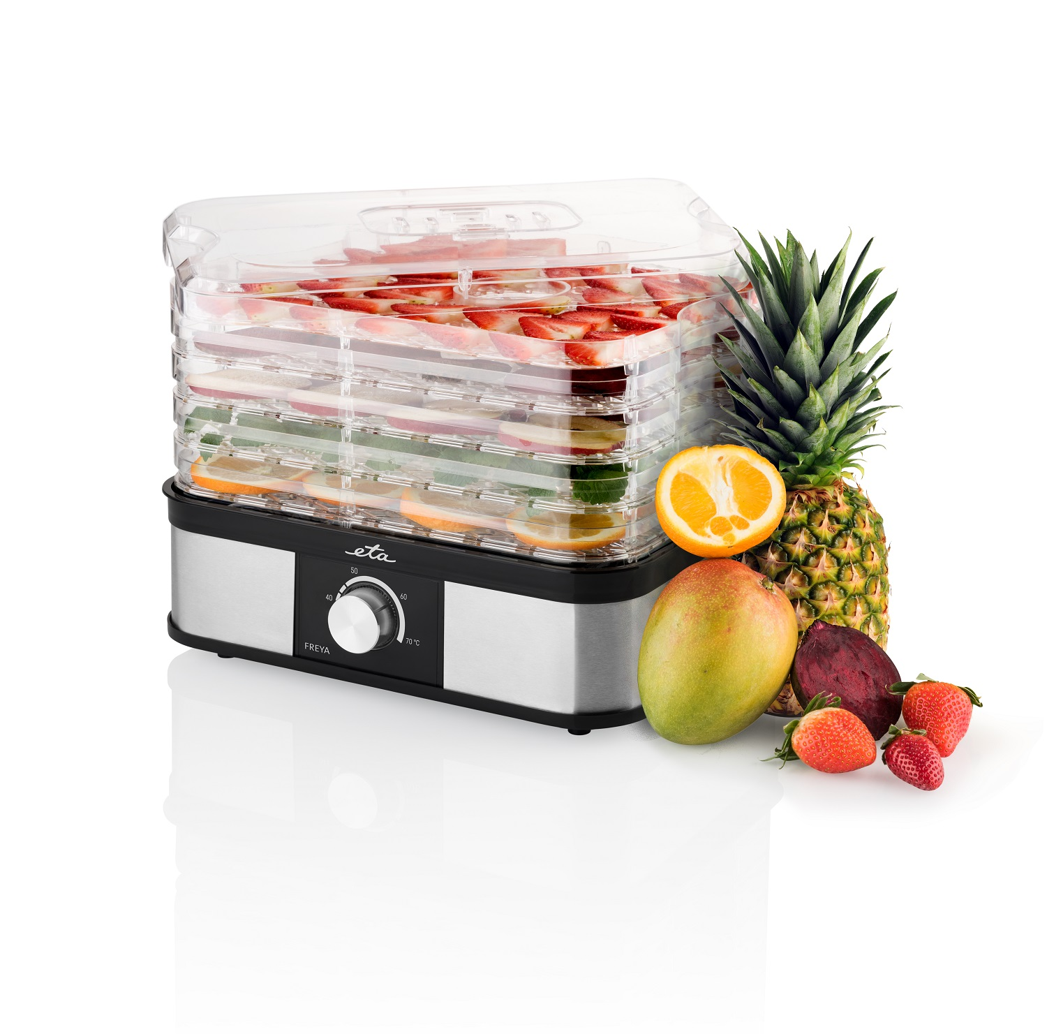 Suszarka do żywności z przezroczystymi tacami. Widoczne są owoce takie jak truskawki, mango, pomarańcza i ananas.