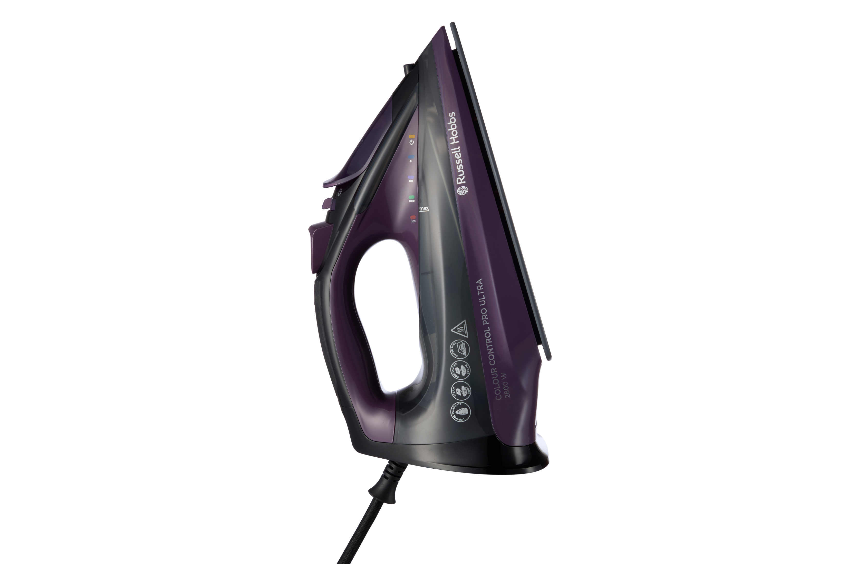 Lila Bügeleisen auf weißem Hintergrund. Es ist ein Russell Hobbs Produkt.