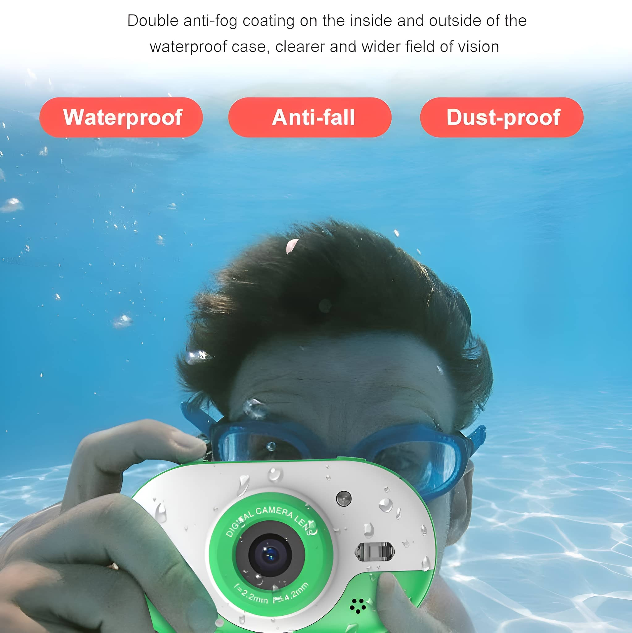 Ein Kind unter Wasser macht ein Foto mit einer grün-weißen wasserdichten Kamera.