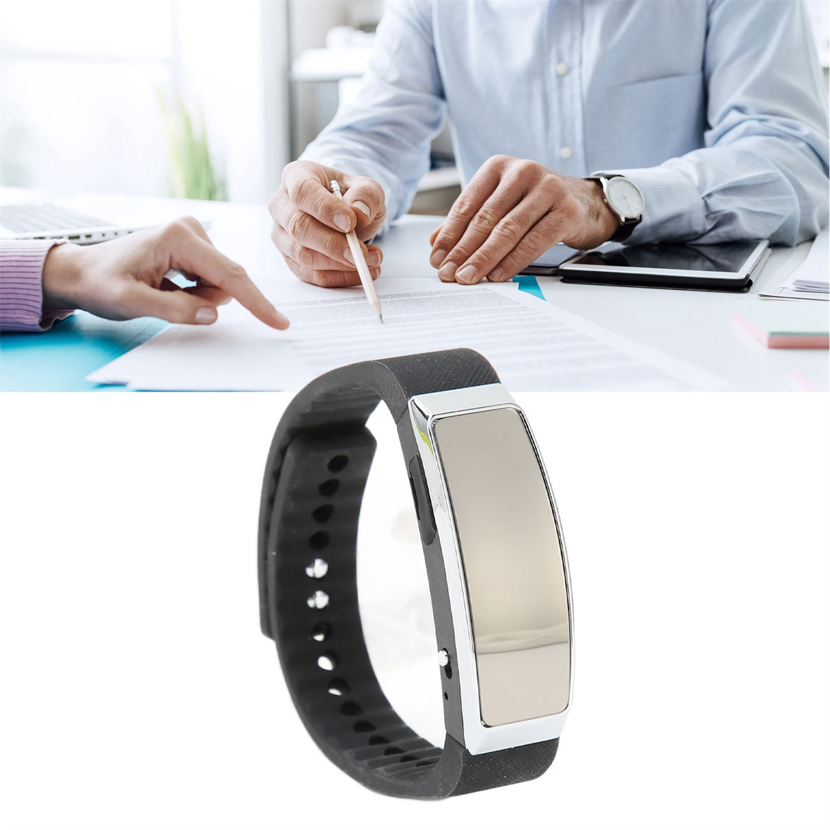 Ein Fitness-Tracker und eine Geschäftssitzung im Hintergrund. Leute unterschreiben Dokumente.