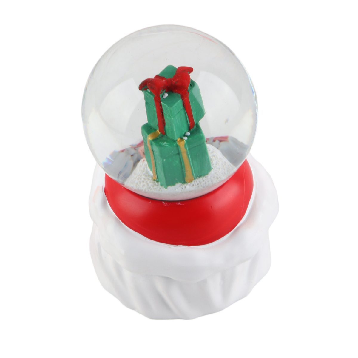 Eine Schneekugel mit grünen Geschenkboxen im Inneren auf roter und weißer Basis.