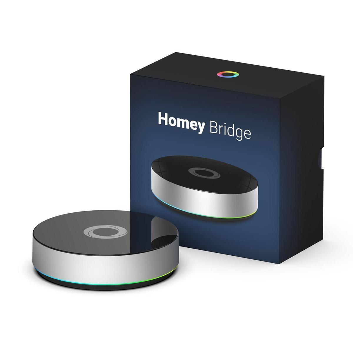 Schwarzes und silbernes Homey Bridge-Gerät neben der Verpackung.