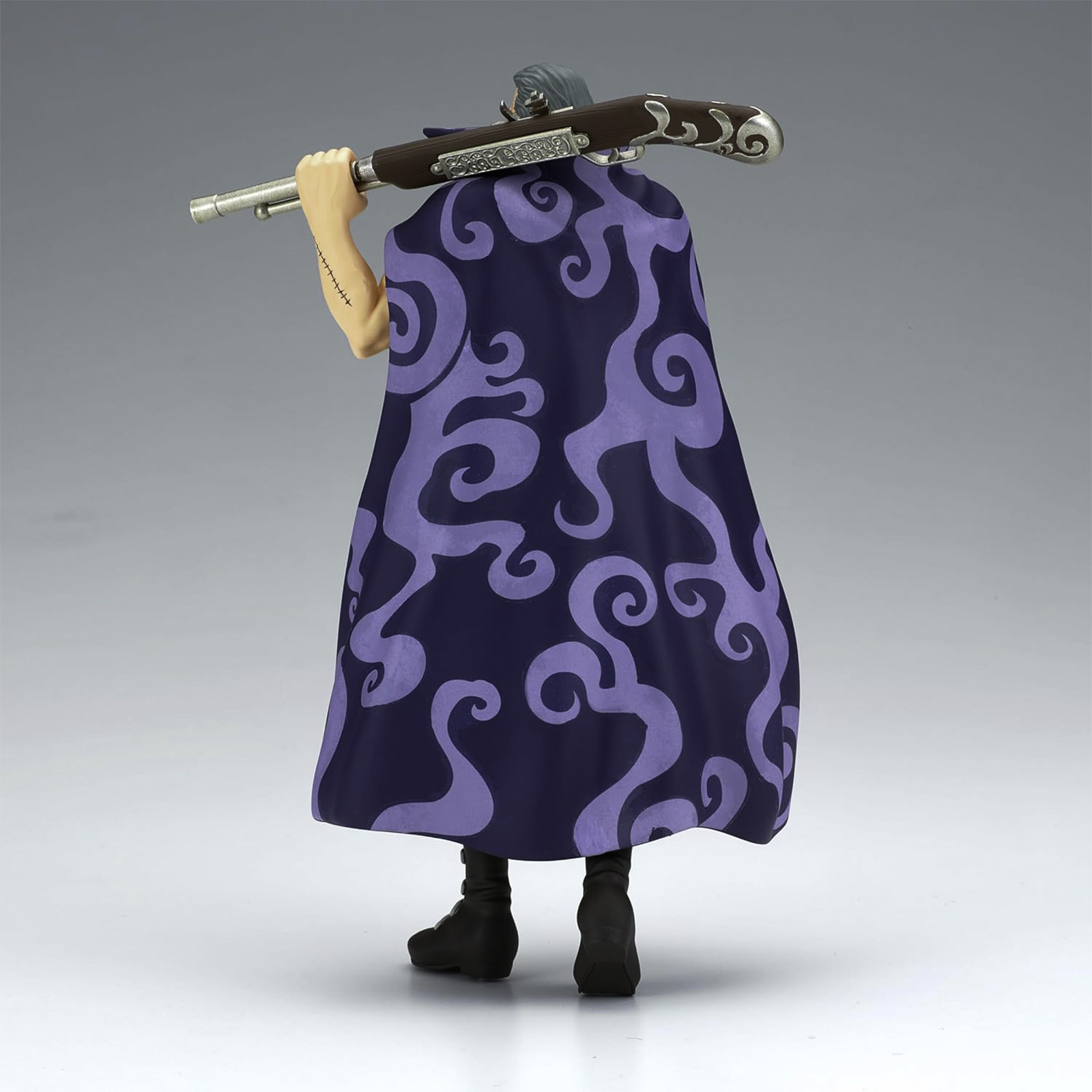 Eine Figur eines Mannes mit einer Waffe und einem Umhang. Der Umhang ist dunkelblau mit einem lila Wirbeldesign.