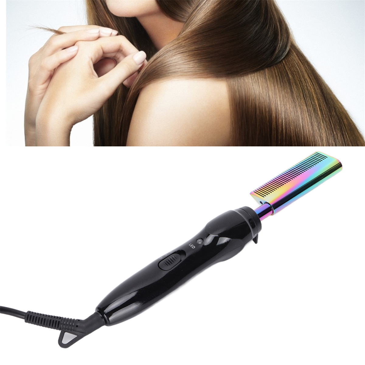 Eine Frau mit glattem Haar und einem Haarglättungskamm.