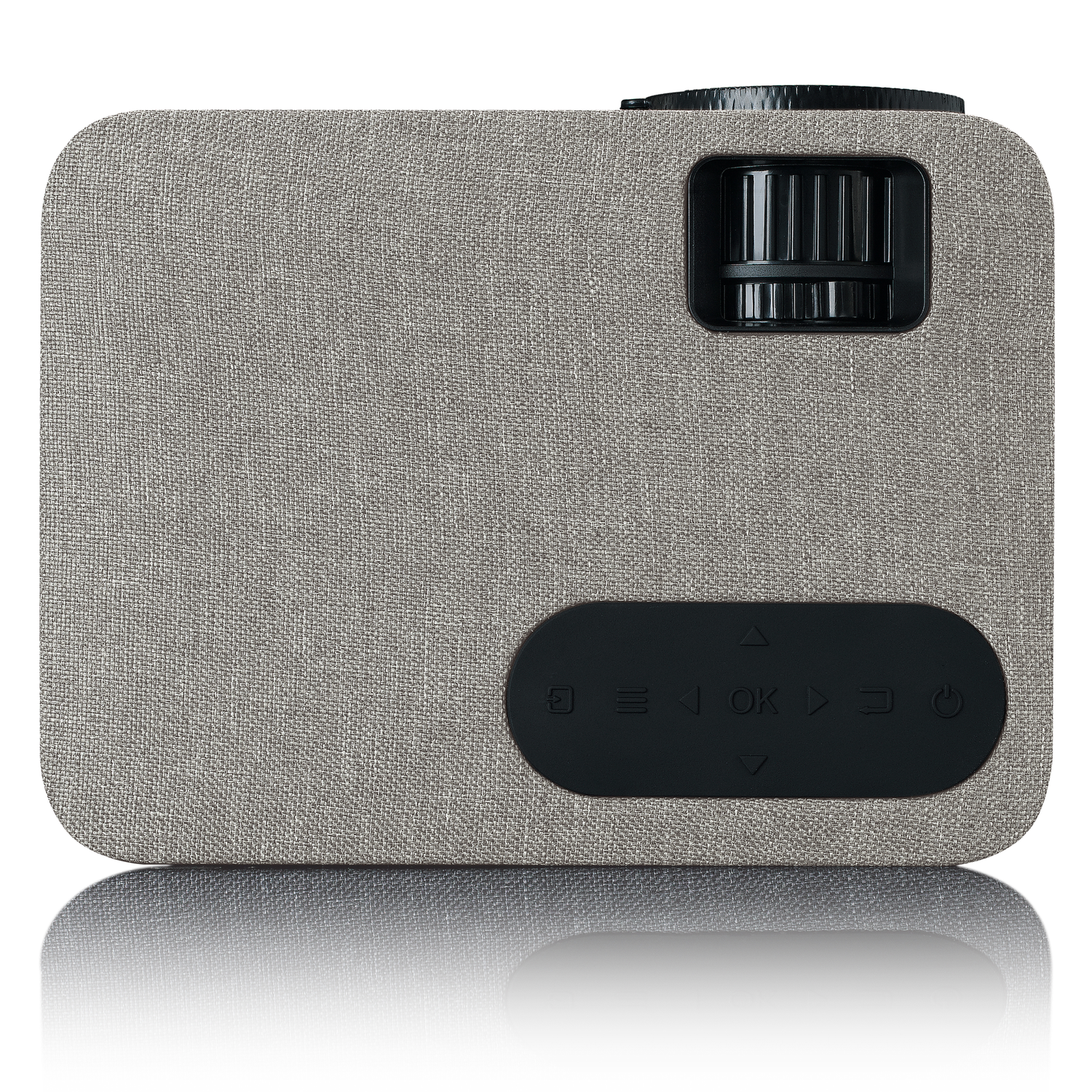 Szary projektor z tkaniny z czarnymi elementami sterującymi i obiektywem, białe tło z odbiciem.