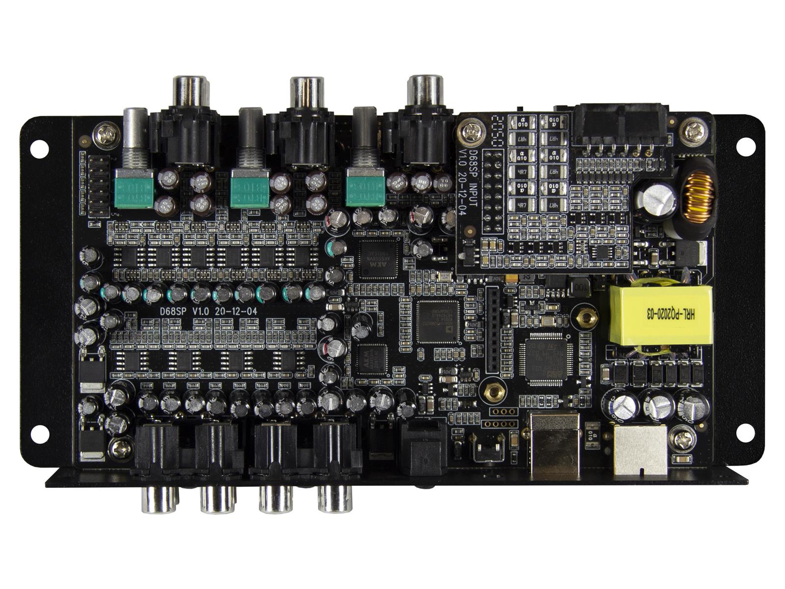Eine schwarze Leiterplatte mit verschiedenen elektronischen Bauteilen, Anschlüssen und Chips.