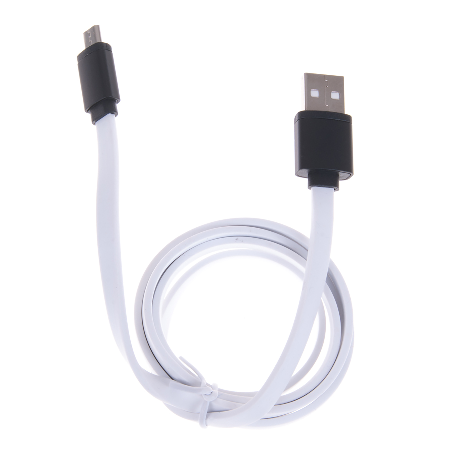 Un cavo da USB a micro USB bianco, arrotolato, su sfondo bianco.