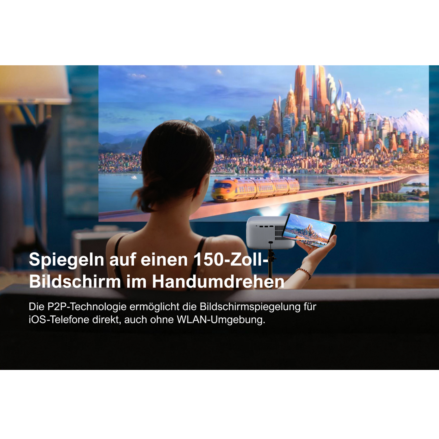 Eine Frau schaut einen Film auf einer großen Leinwand. Ein Projektor und ein Telefon sind im Fokus.