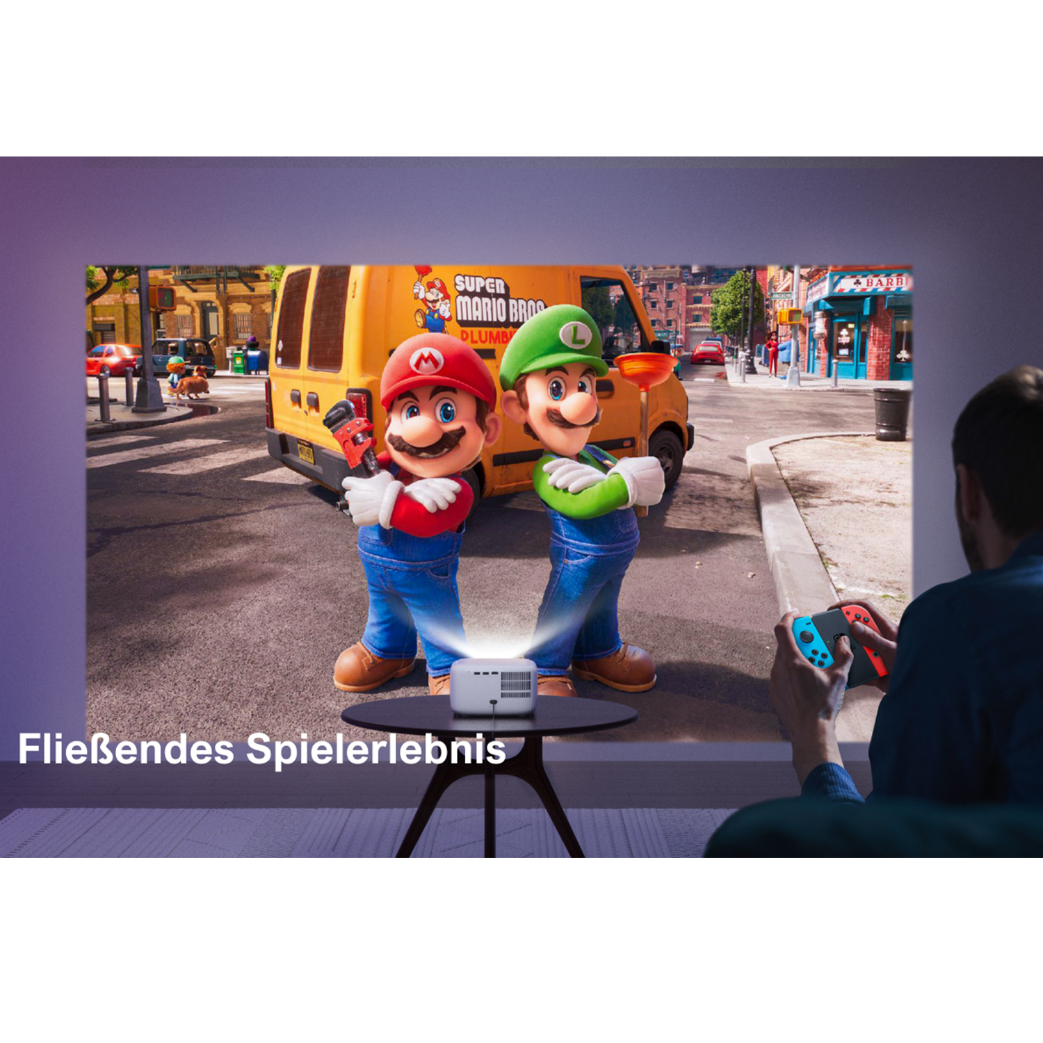 Mario und Luigi auf dem Bildschirm, beim Spielen. Ein gelber Van im Hintergrund.