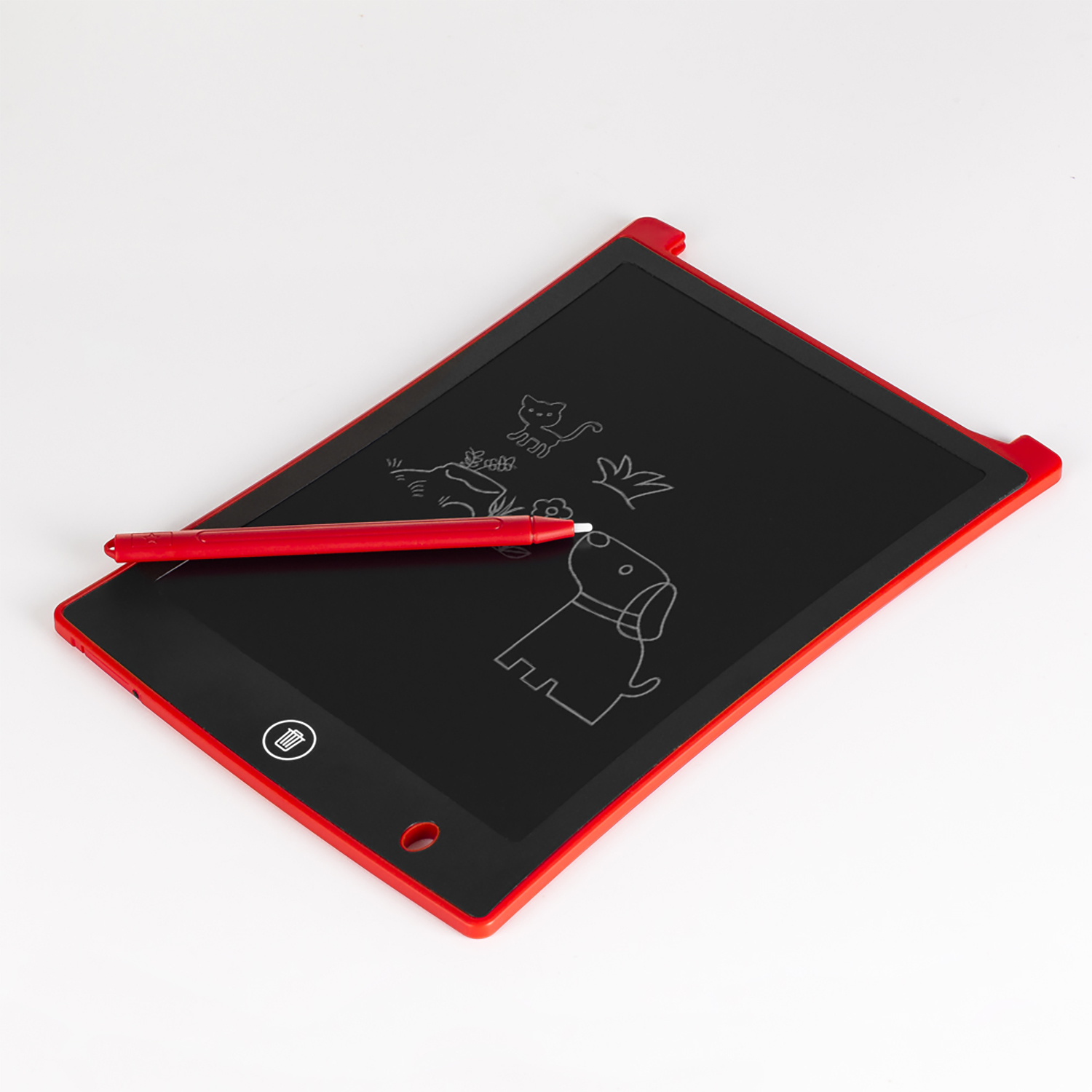 Tavoletta da disegno con cornice rossa con disegni di cane e gatto. Pennino rosso a sinistra. Sfondo bianco.