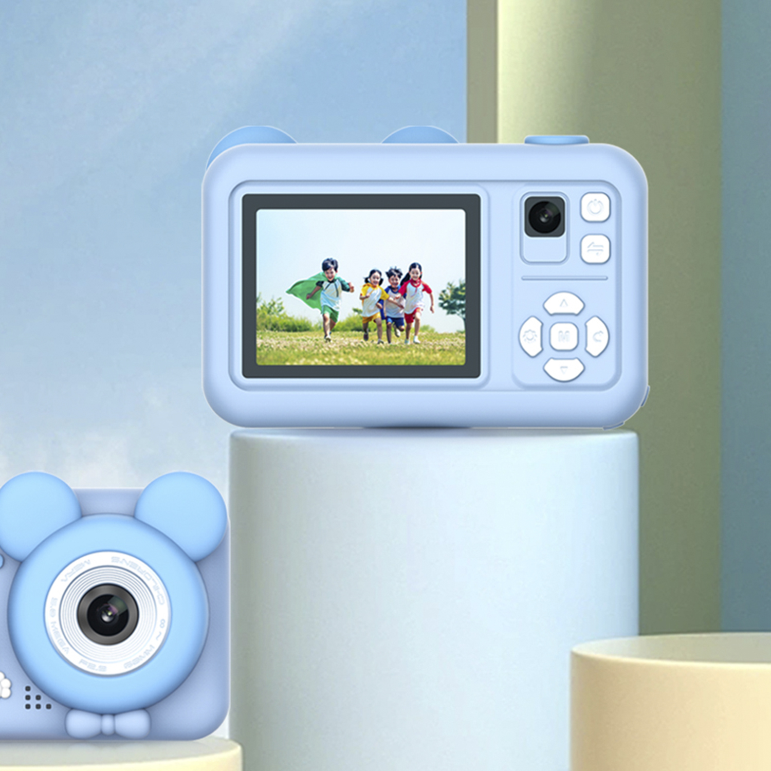 Macchina fotografica giocattolo blu con schermo che mostra bambini.