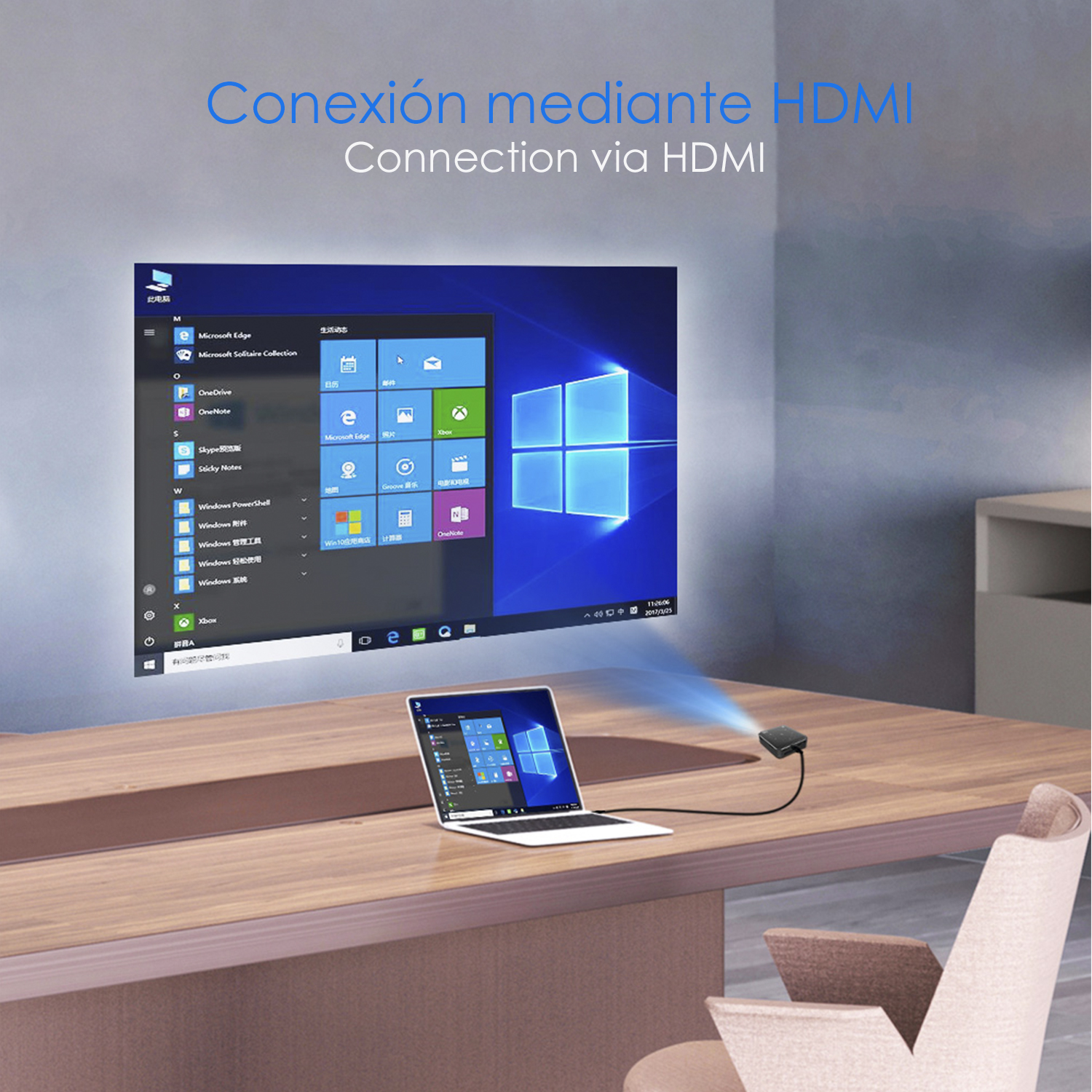 Un laptop proietta uno schermo Windows su un muro. Testo: “Conexión mediante HDMI” e “Connection via HDMI”.