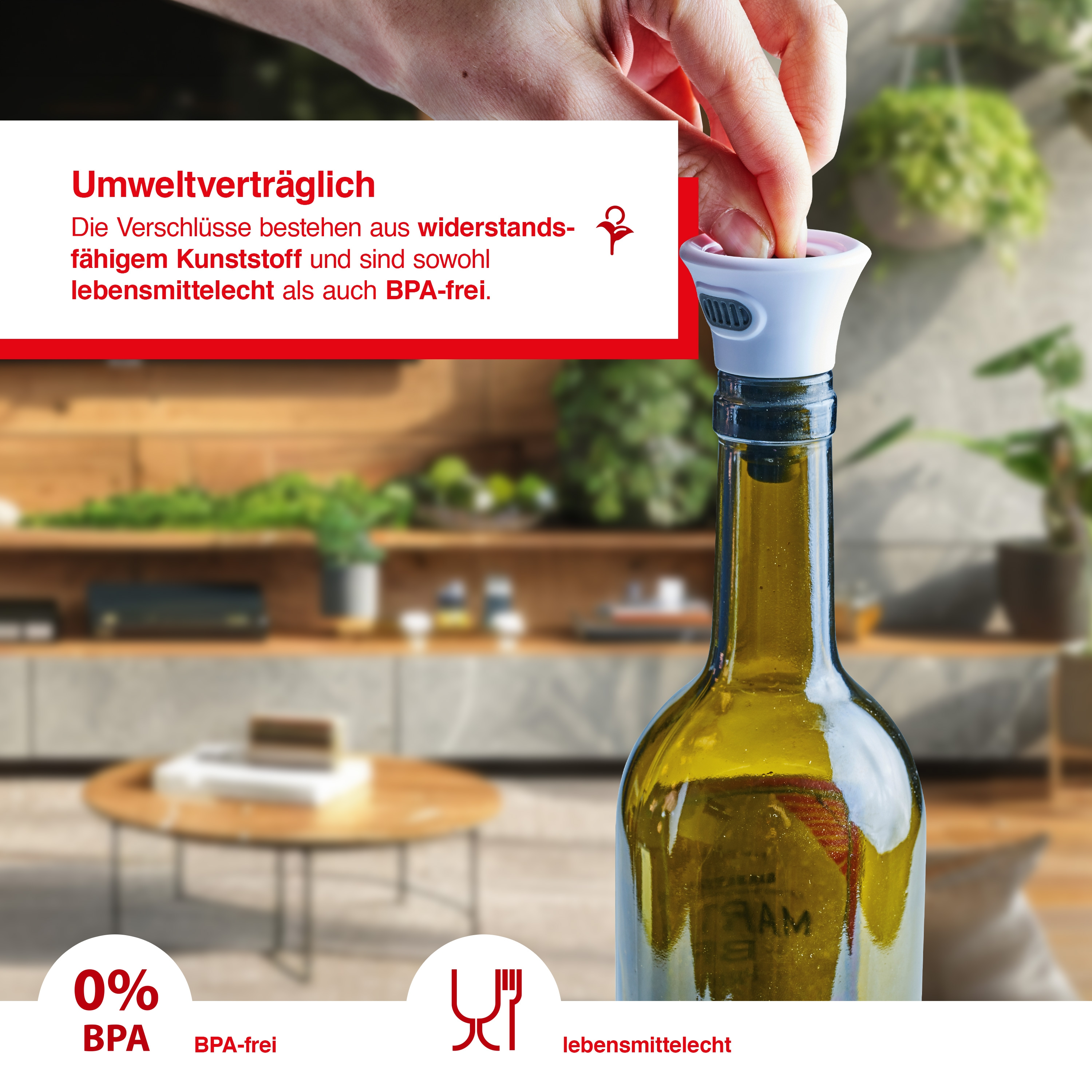 Eine Hand platziert einen Verschluss auf einer Weinflasche. Text: BPA-frei.