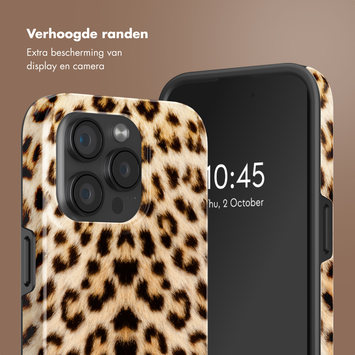 Une coque de téléphone avec un motif léopard, à côté d'un téléphone avec une coque similaire.