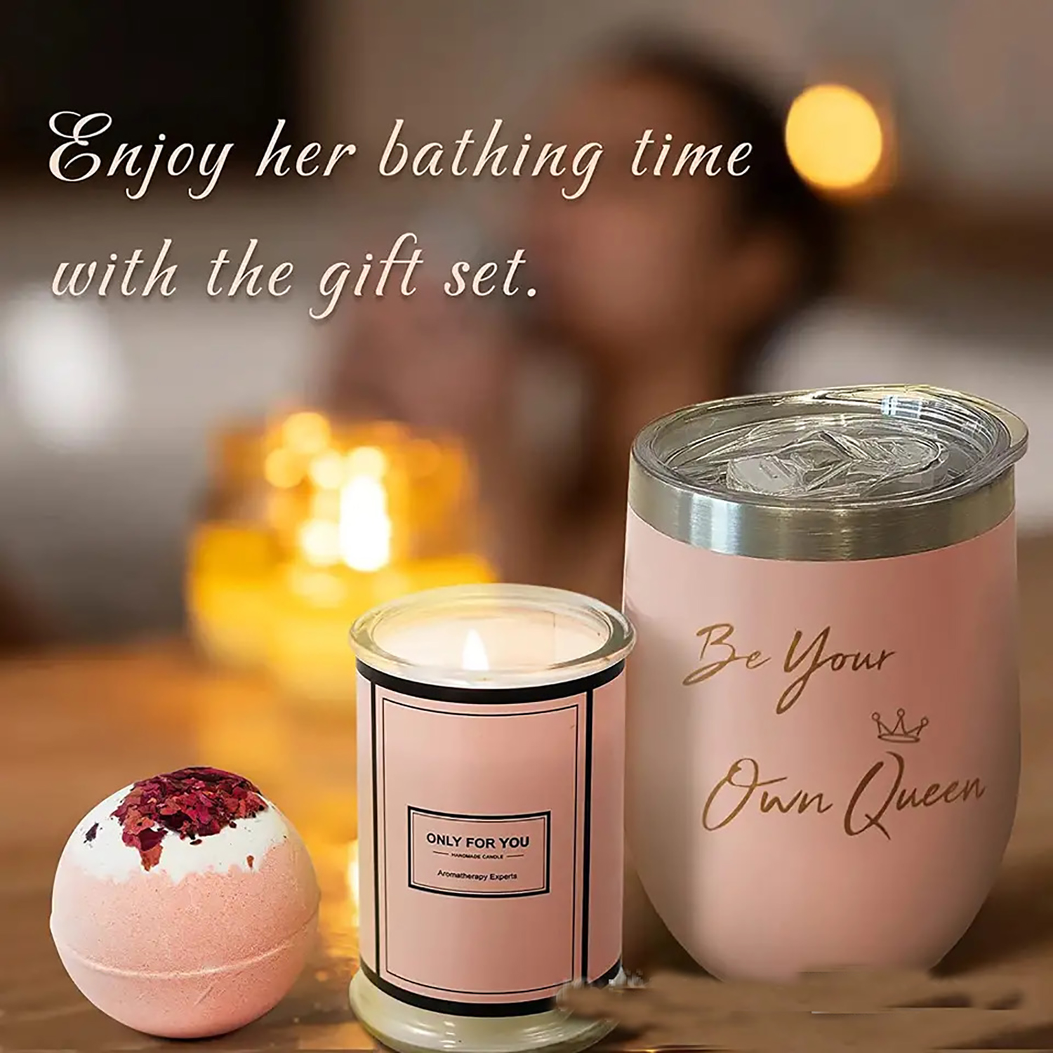 Rosa Geschenkset mit Kerze, Badebombe und Becher. Der Text lautet "Be Your Own Queen".