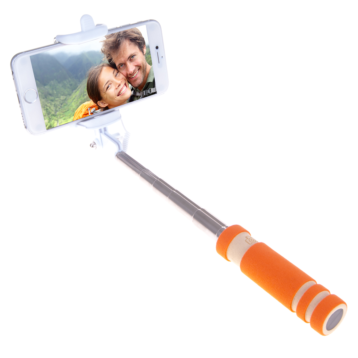 Selfie stick con telefono con foto di coppia, su sfondo bianco.